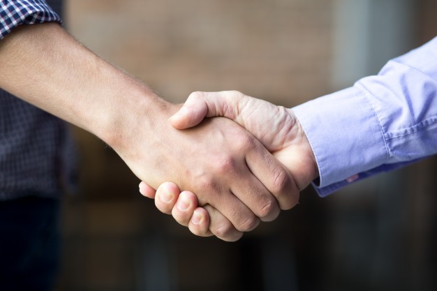 Shaking-Hands-Customer-Testimonials-Hammerhead-Pools.jpg