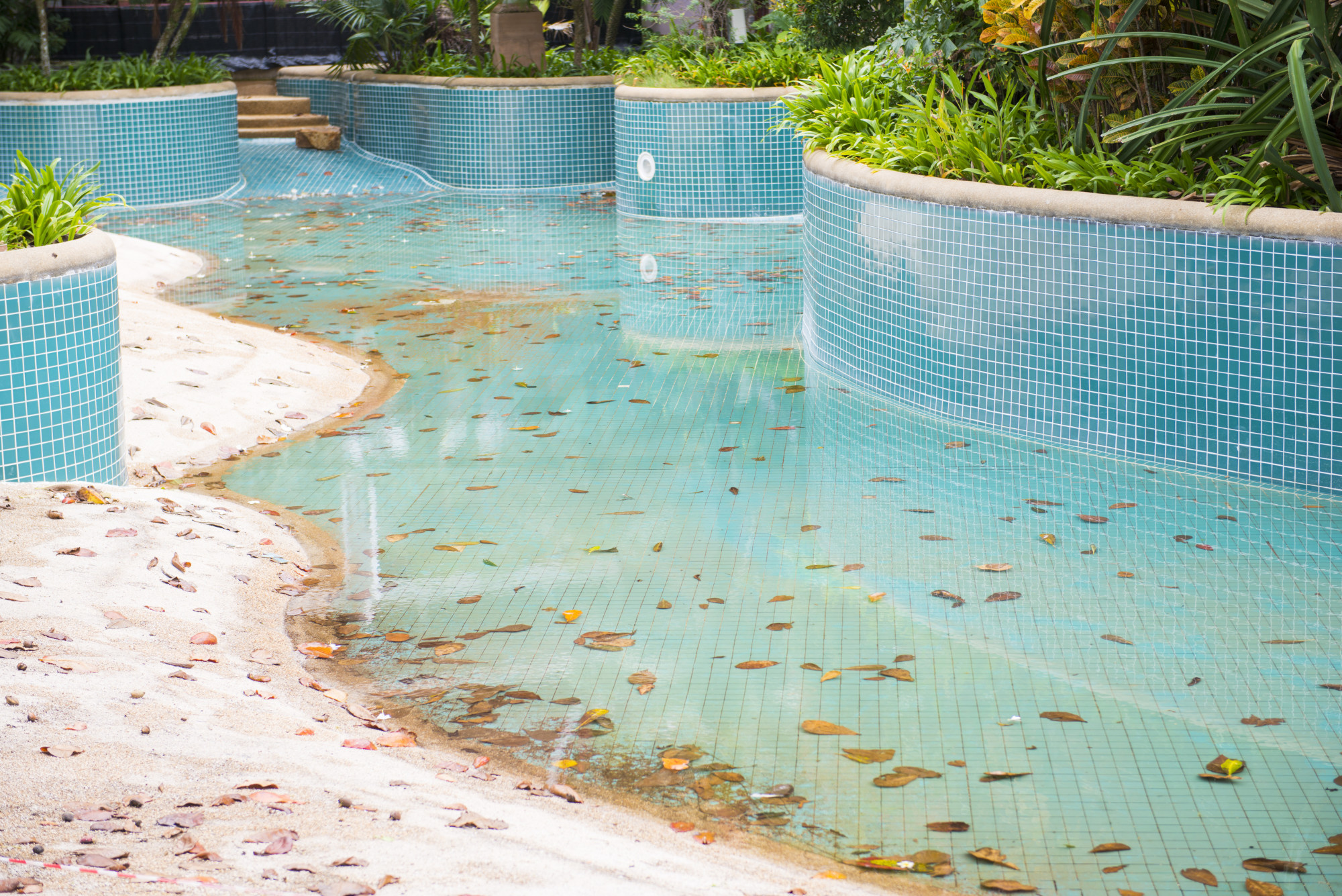 Pool Repair Emergencies: What To Do And Who To Call — Hammerhead Pools