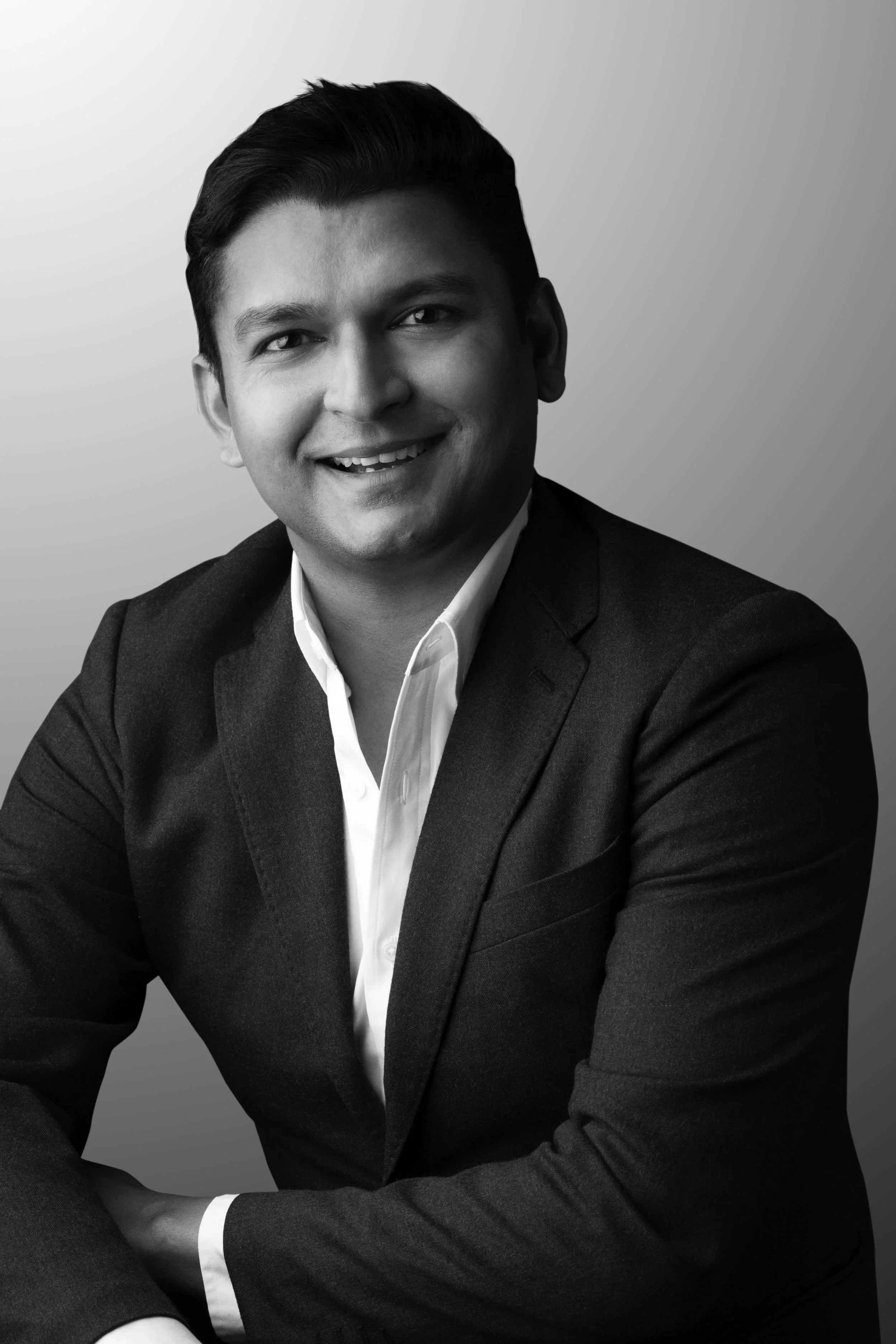 Dean_Shams_BW_LightBackground.jpg