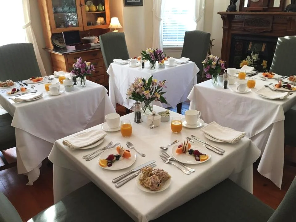 dining1.jpg