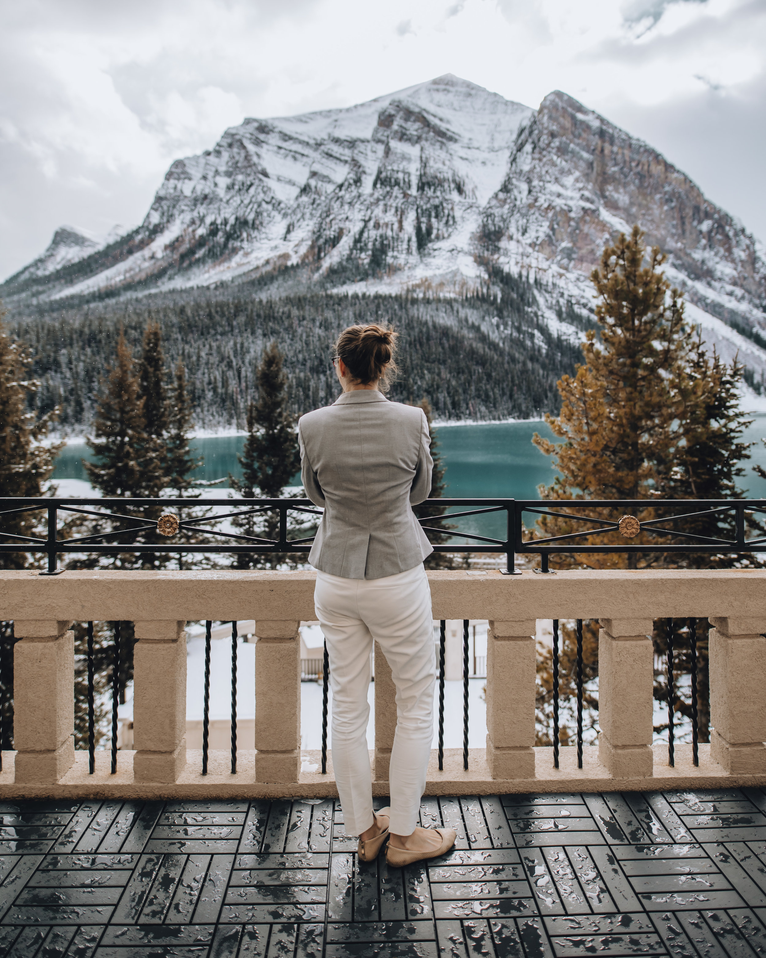  Find out why the Fairmont Chateau Lake Louise is the perfect winter getaway in Canada, especially for a wellness retreat in Canada in winter. #canada #wellnessretreat #lakelouise #fairmontchateau | Fairmont Chateau Lake Louise winter | Fairmont Chat