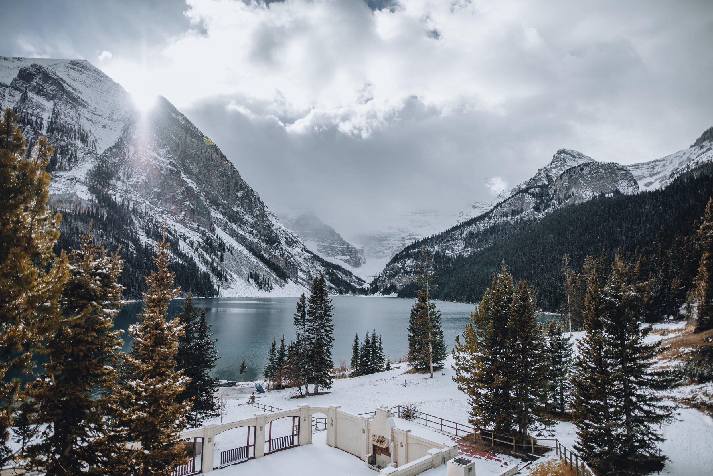  Find out why the Fairmont Chateau Lake Louise is the perfect winter getaway in Canada, especially for a wellness retreat in Canada in winter. #canada #wellnessretreat #lakelouise #fairmontchateau | Fairmont Chateau Lake Louise winter | Fairmont Chat