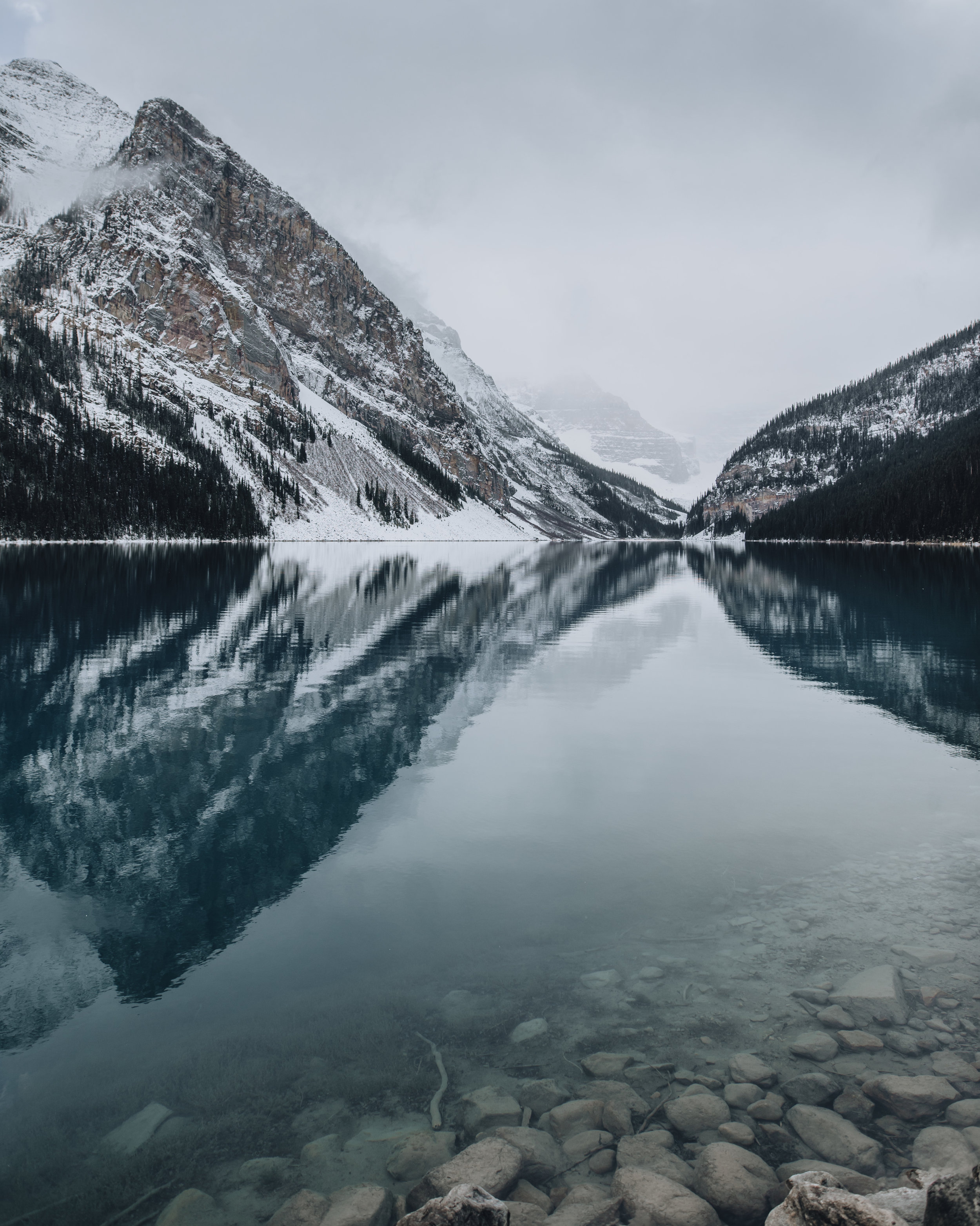  Find out why the Fairmont Chateau Lake Louise is the perfect winter getaway in Canada, especially for a wellness retreat in Canada in winter. #canada #wellnessretreat #lakelouise #fairmontchateau | Fairmont Chateau Lake Louise winter | Fairmont Chat