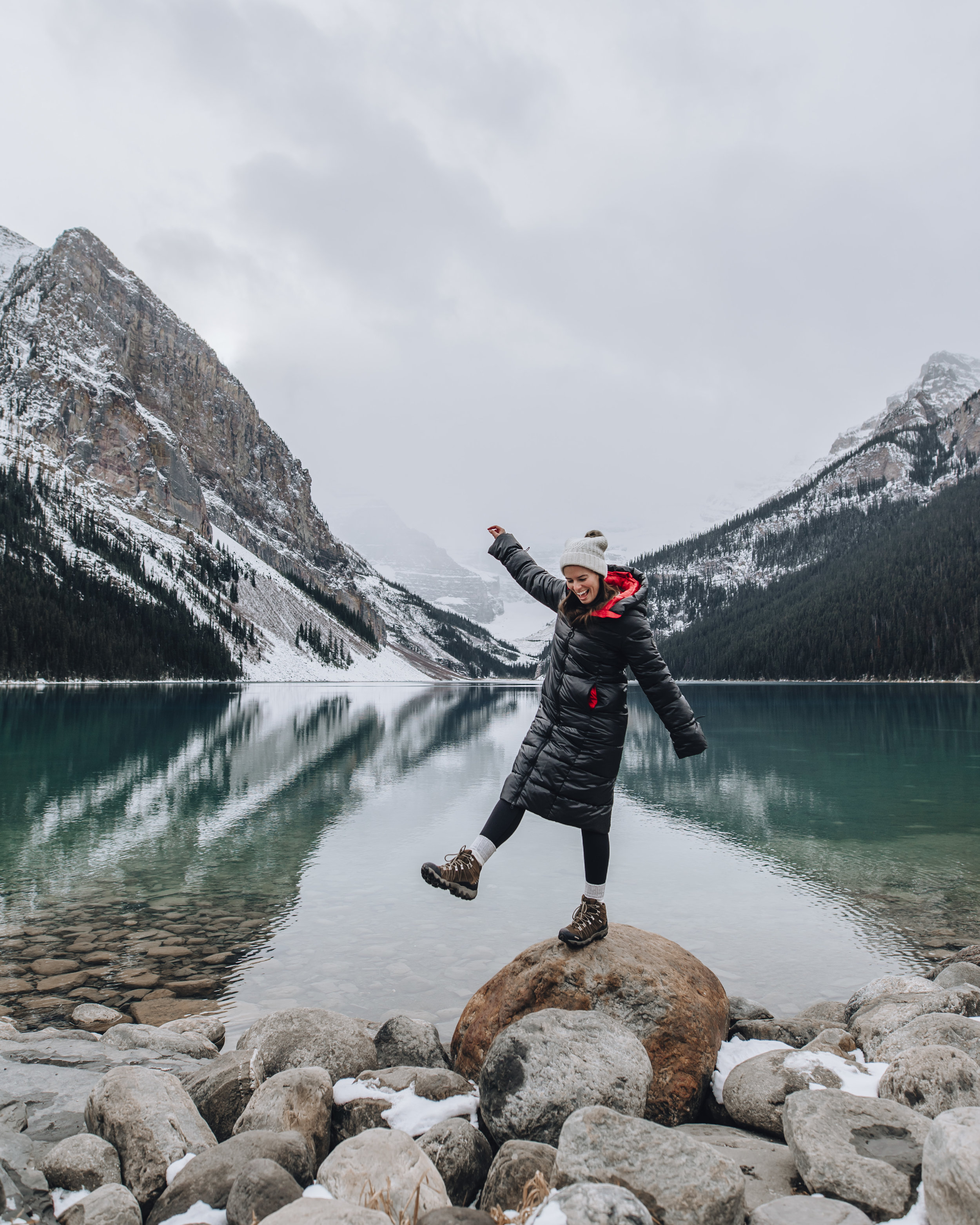  Find out why the Fairmont Chateau Lake Louise is the perfect winter getaway in Canada, especially for a wellness retreat in Canada in winter. #canada #wellnessretreat #lakelouise #fairmontchateau | Fairmont Chateau Lake Louise winter | Fairmont Chat