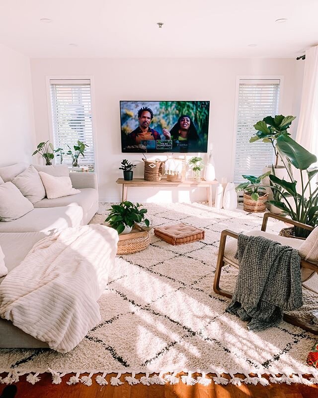 Here&rsquo;s a home update! We finally got our rug last week for our living room and I cant believe the difference it makes. I went looking through old pictures during the painting stage and I&rsquo;m so amazed how it&rsquo;s transformed to feel more