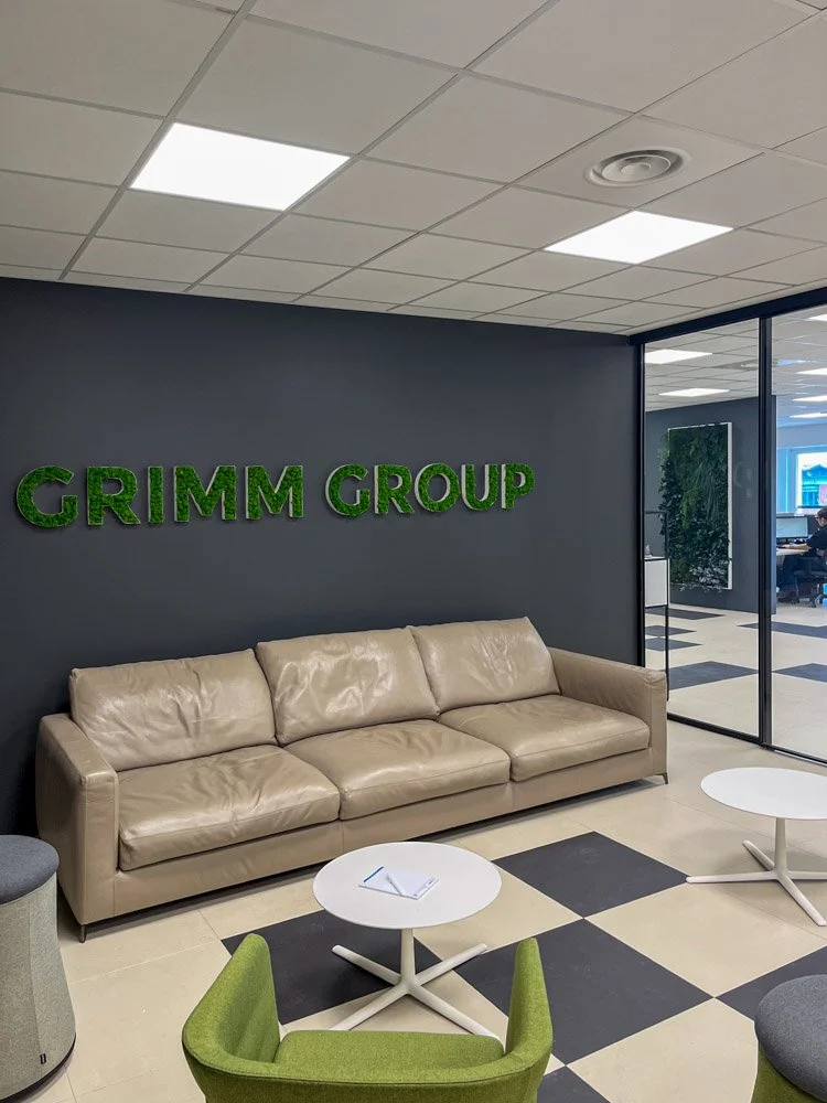 grimm_group_lowress_11.jpg