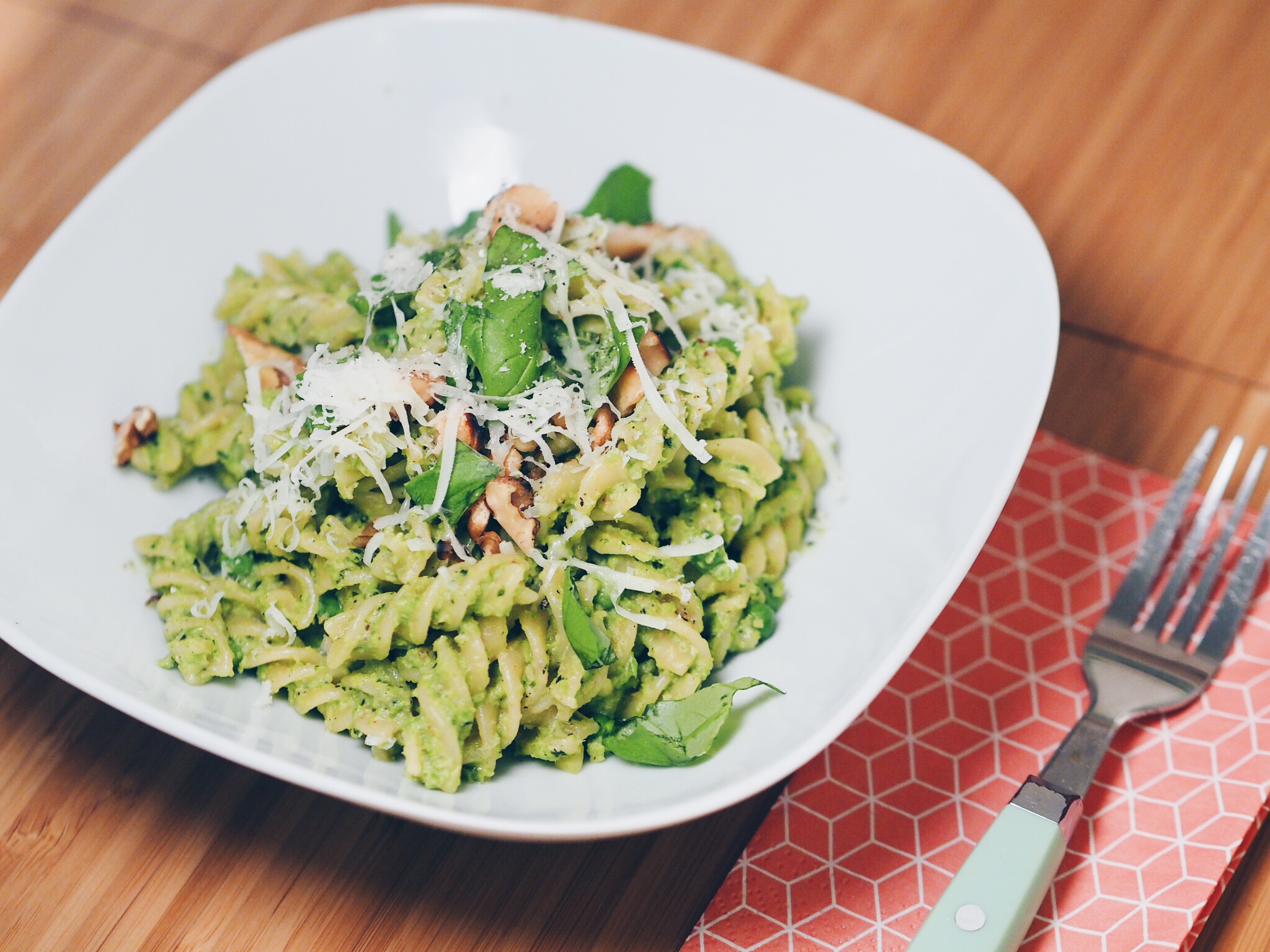 Pasta mit Erbsen-Walnuss-Pesto 