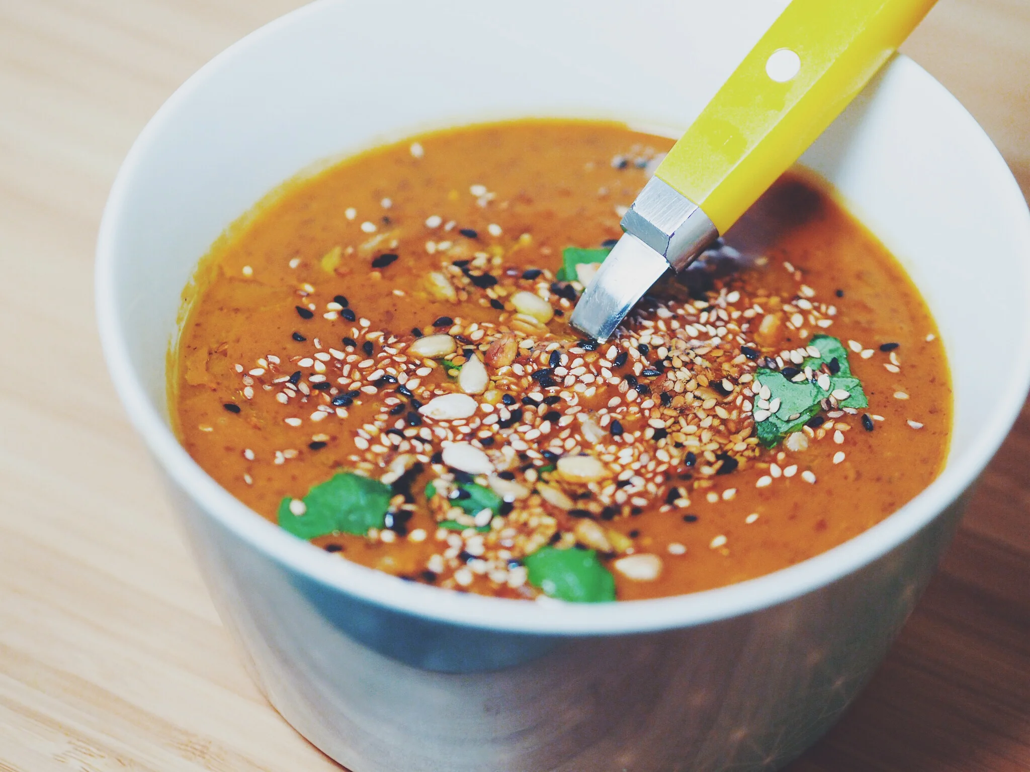Rauchige Süßkartoffelsuppe mit schwarzen Bohnen  (vegan)