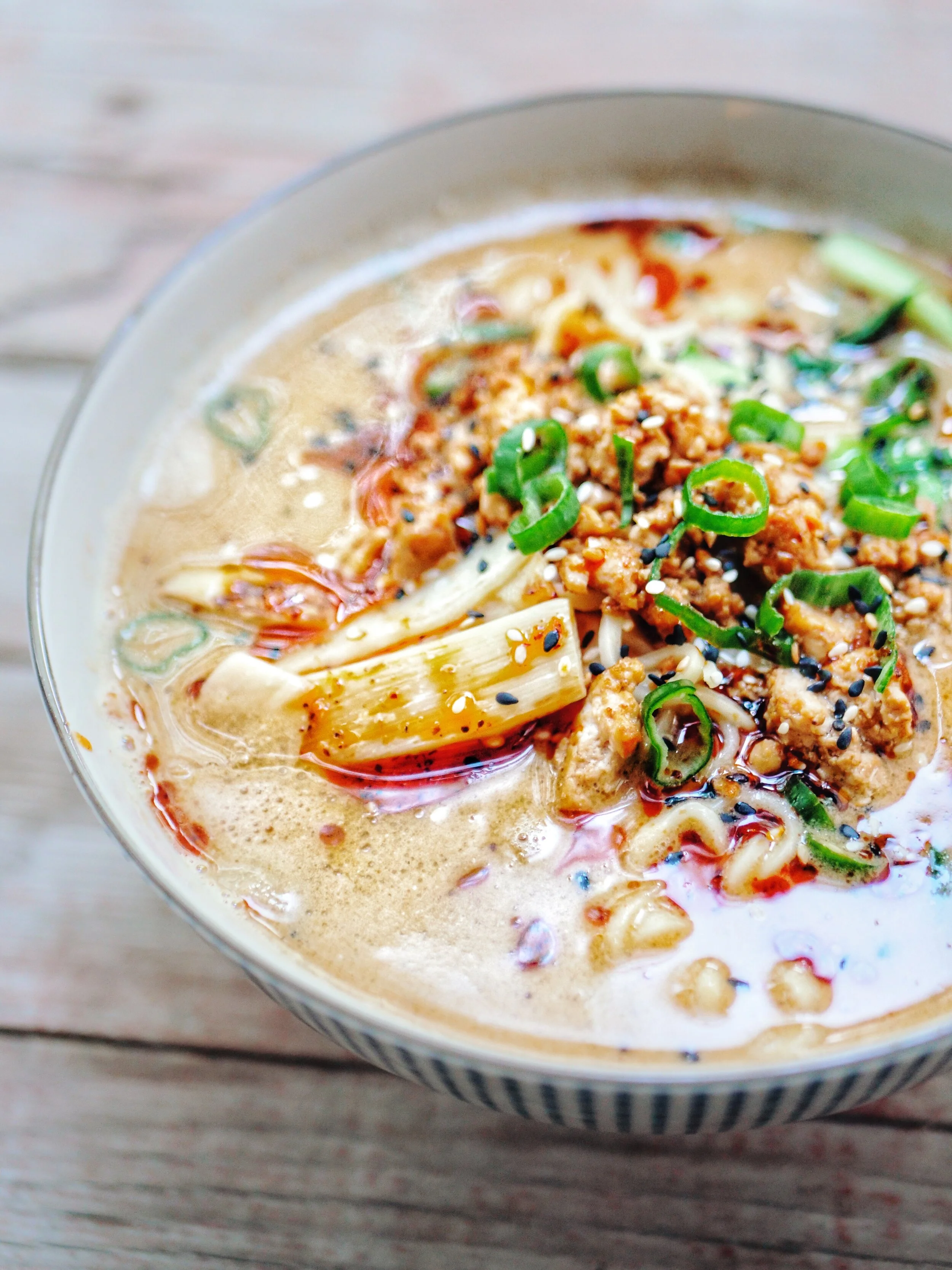 Scharfe Sesamramen mit Teriaky-Tofu (vegan)