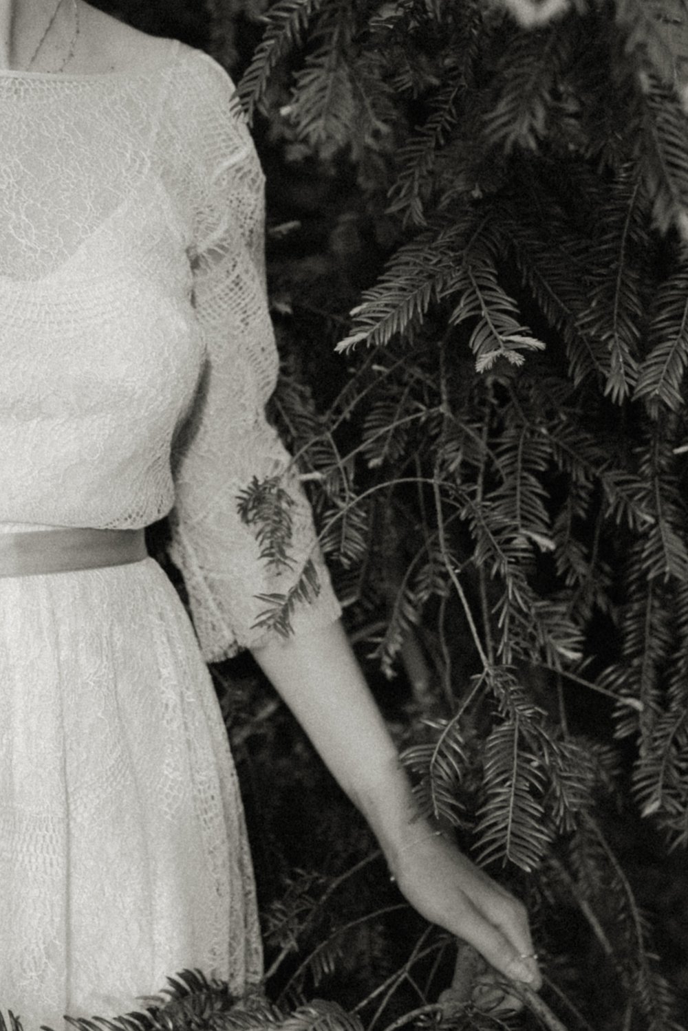 KateBeaumont-AstrantiaWeddingGown-BridalPortraits-ThisIsEmilyJoan-Sheffield-WeddingPhotographer-12.jpg