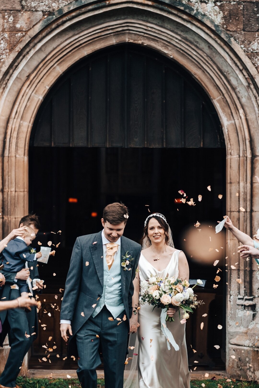 Wishing Cassie and Mike a very happy first wedding anniversary.
Cassie chose our Sweet Violet gown in champagne silk-satin, and paired it with one of @daisysheldonembroidery 's incredible veils.
Image by @jamesfearphotography