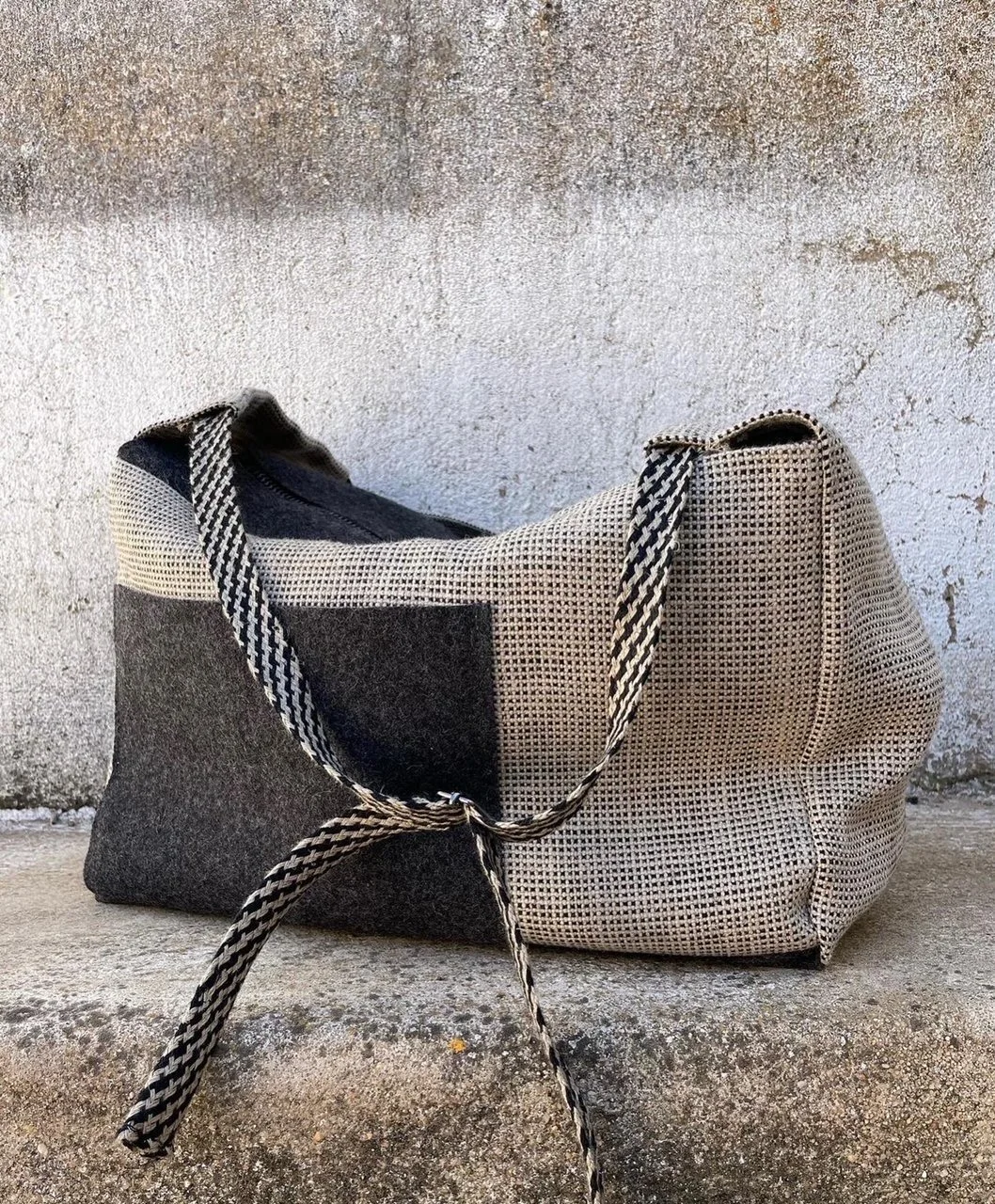 SHOULDER anthracite grey flax