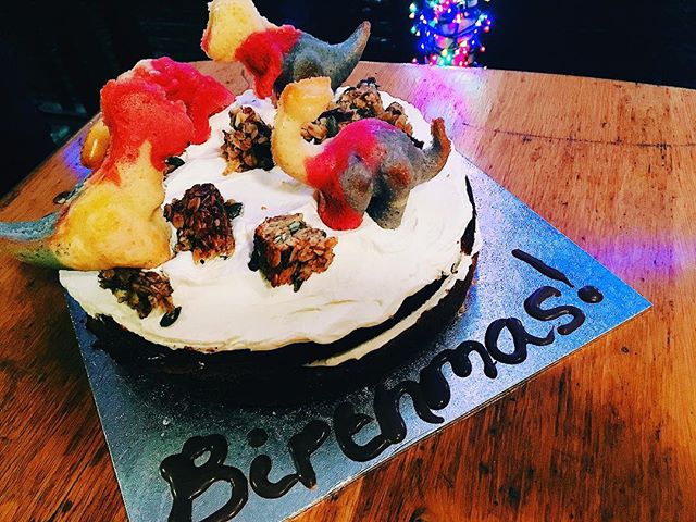 Happy Birthmas @georgiacourtney! Enjoy your dinosaur and flapjack boulder Sponge cake. We love you xxx #lizzysonthegreen #cake #custom #homemade #bakery