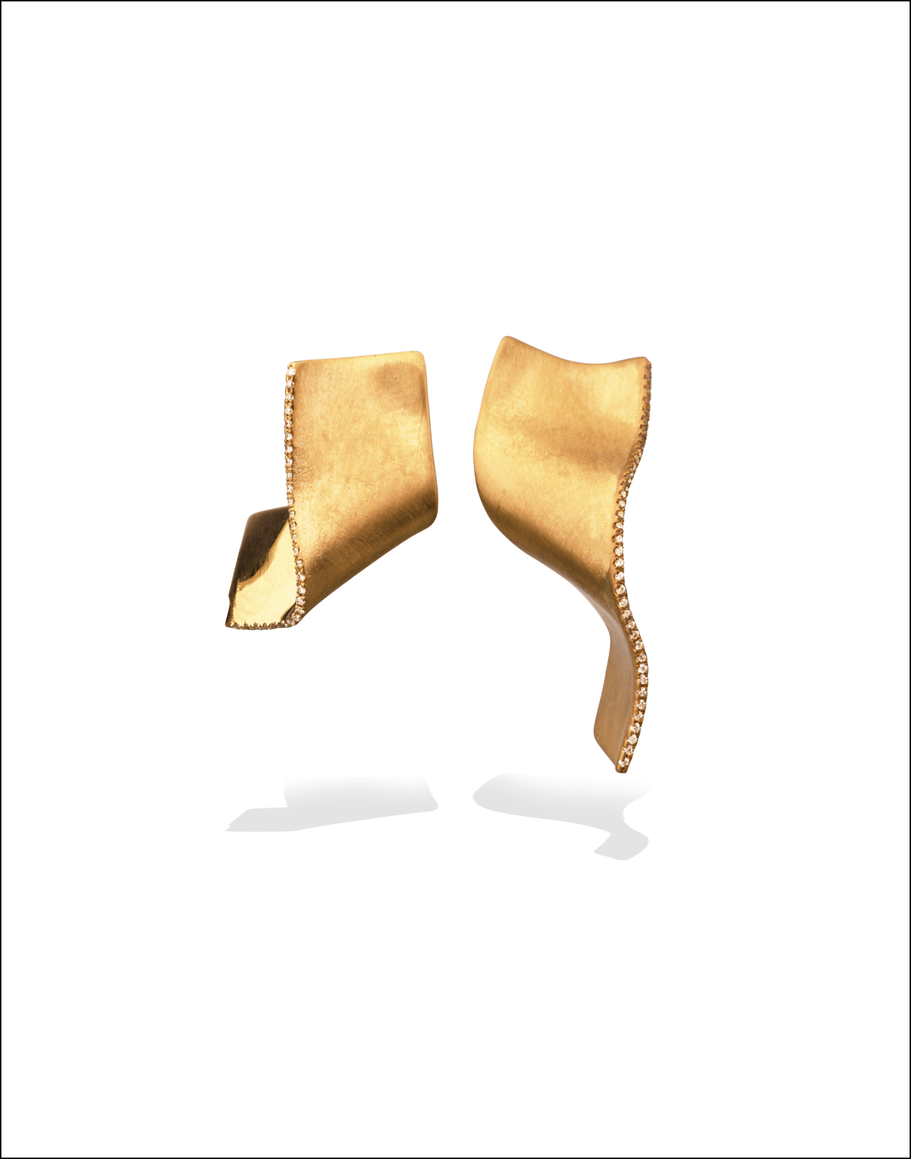 Gold-Diamond-Earrings-Memories-of-Water-Completedworks-Fine-Jewellery-2-1.png