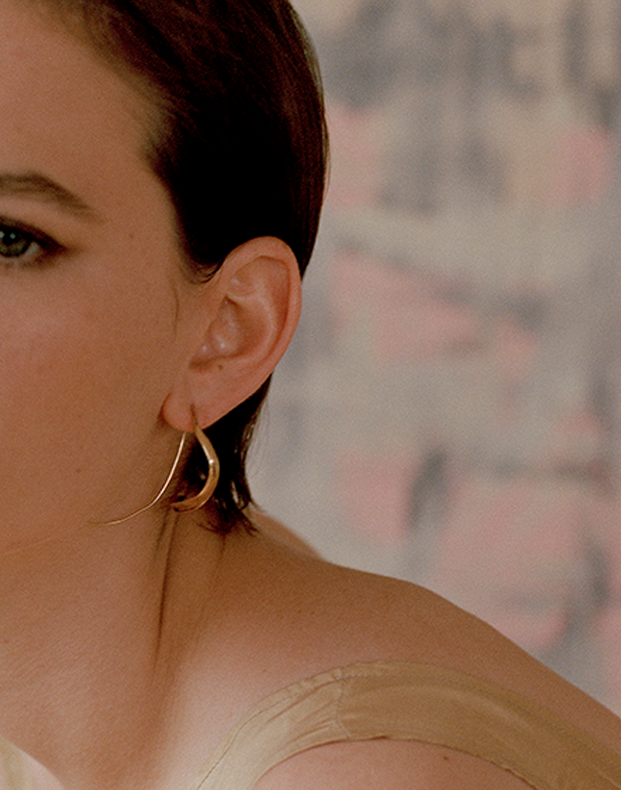 Completedworks-Gold-Earrings-Fold-The-Force-of-the-River-1-10.png