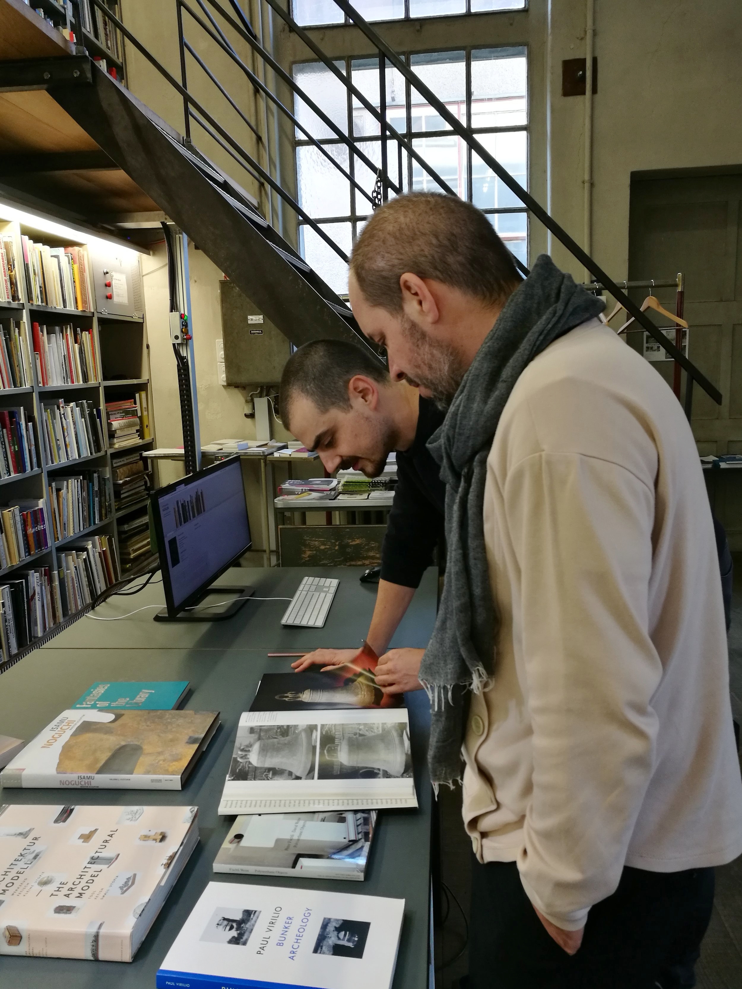 For the art exhibition in public space Neuer Norden (2018), organised by the City of Zurich and curated by Christoph Doswald, Baltensperger + Siepert were asked to do an artwork in the cooperative and commercial housing “mehr als wohnen” , where processes of participation play a key role.