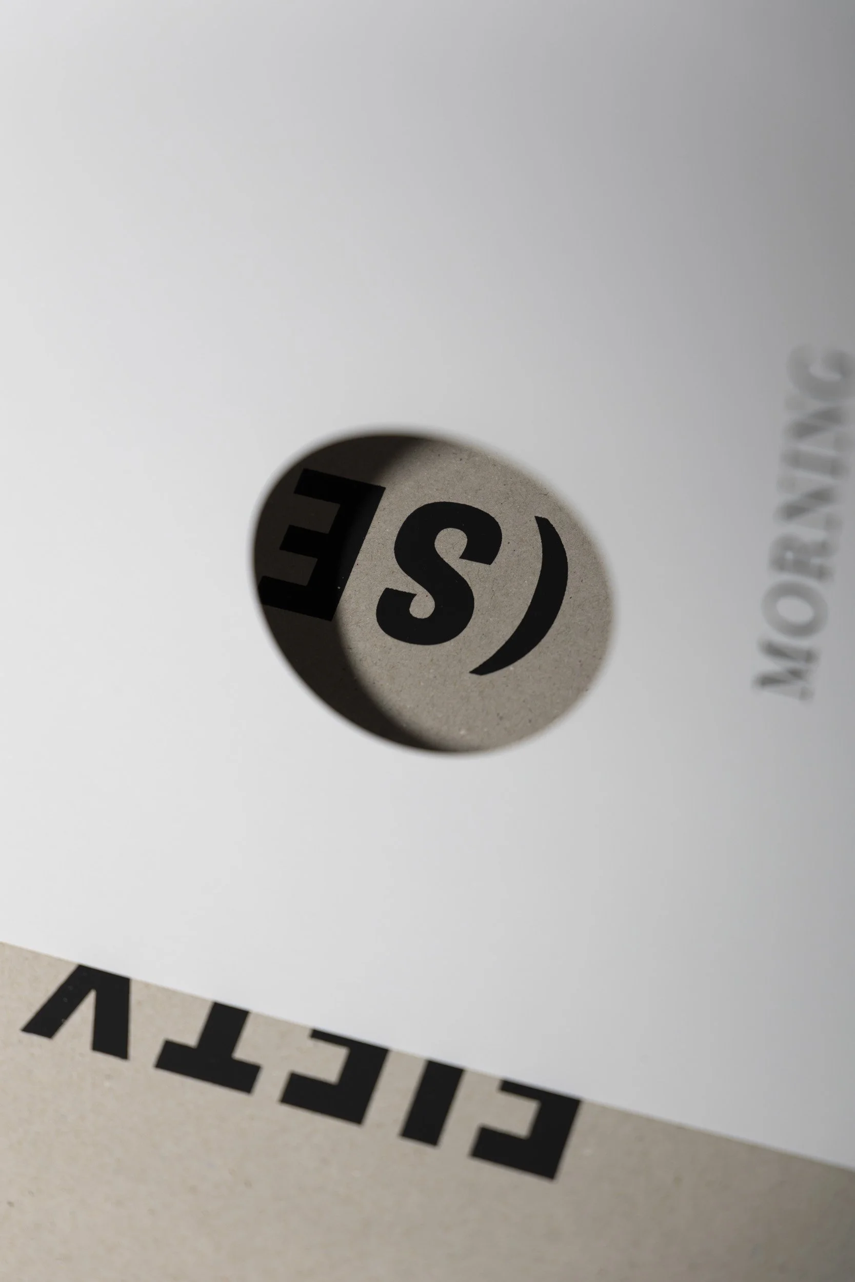  Hoffmann dedicated 16 years to assembling “ FIFTY ONE (SELF) PORTRAITS”, and approached artists, traveled all around the world to meet with them and take their portraits. The images are accompanied by texts narrating the depicted scenes and written 