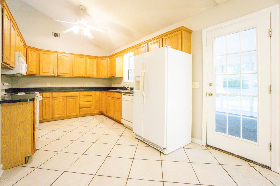Kitchen2.jpg