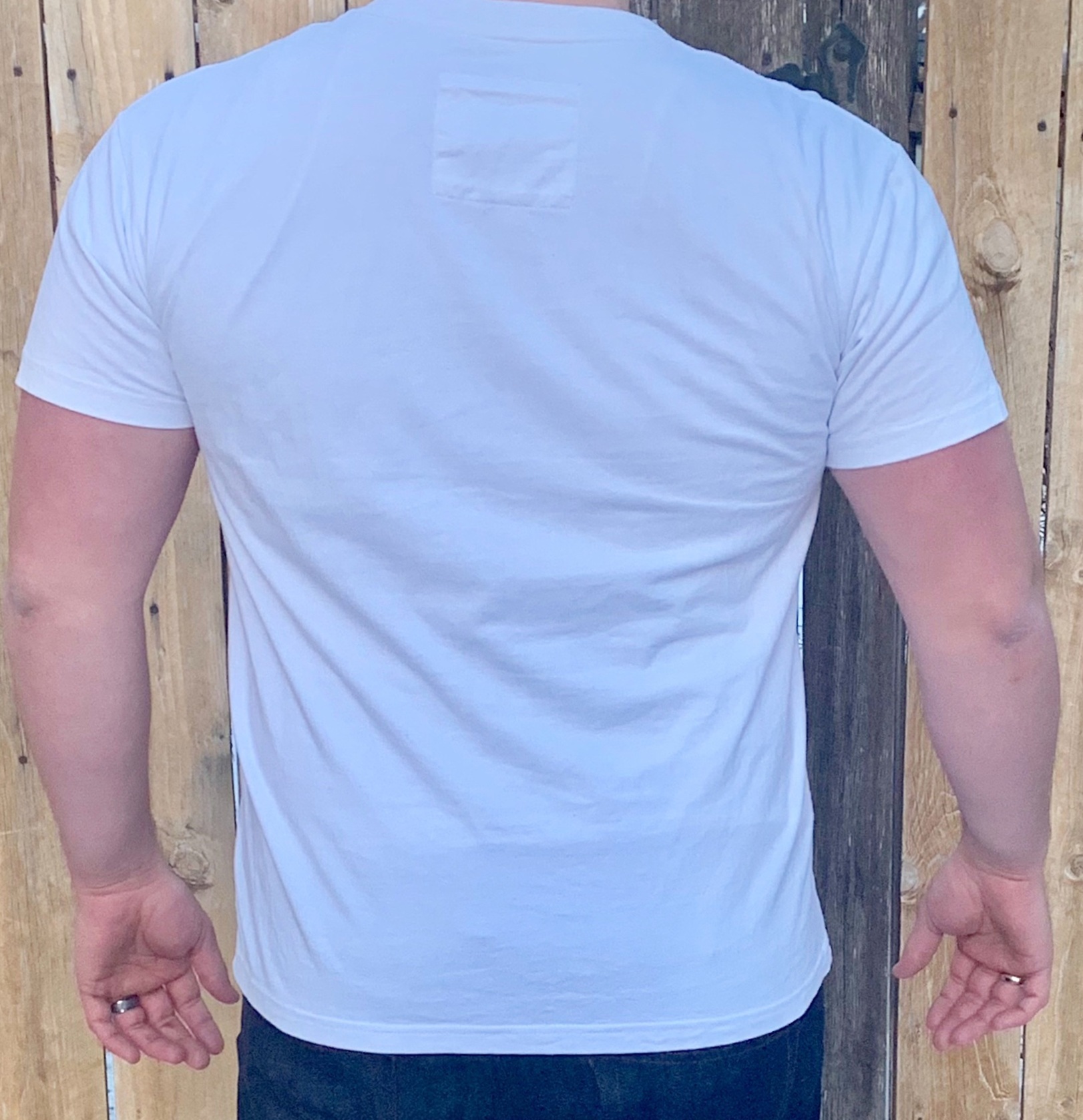 t shirts for athletic build