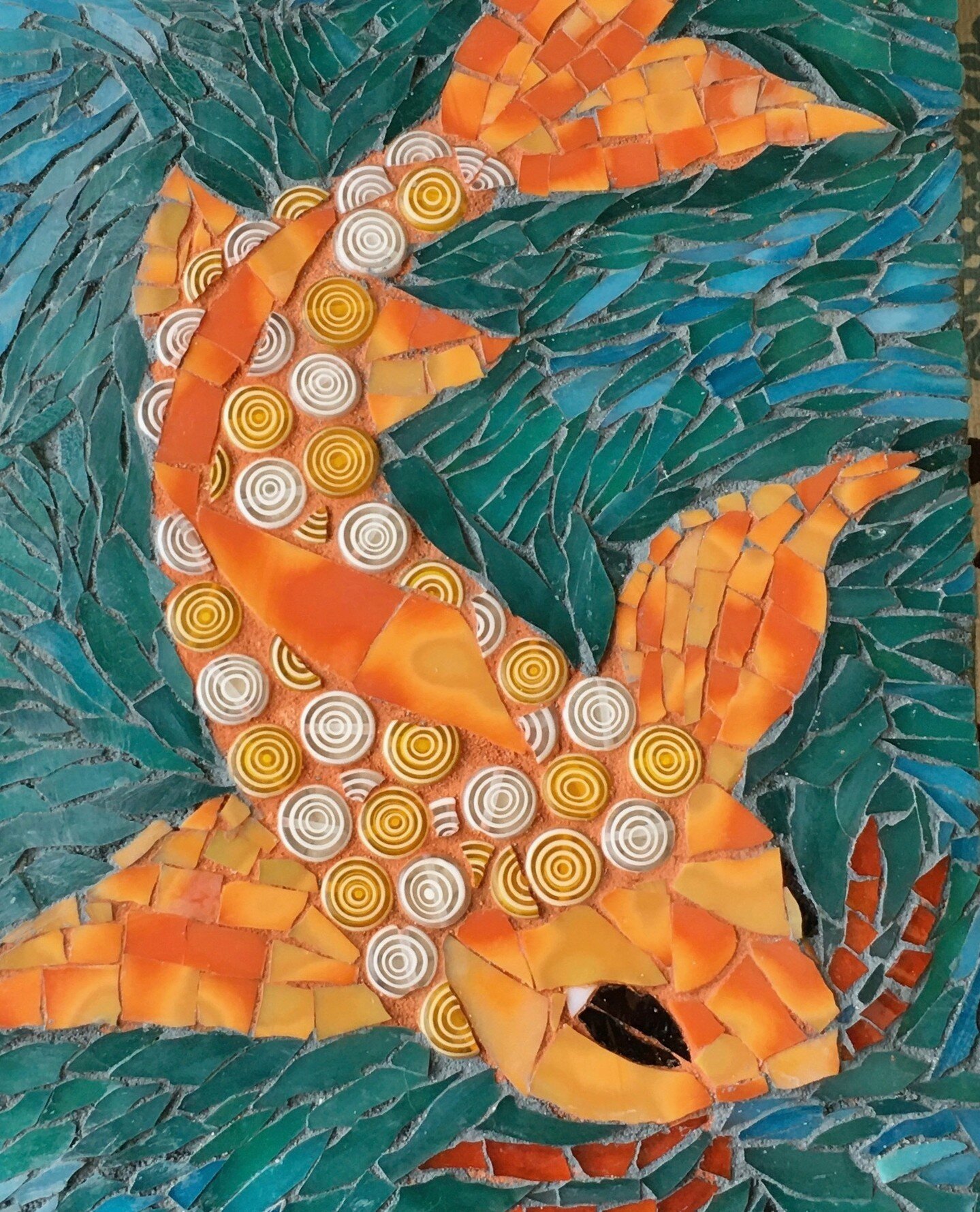 The koi is made from oceana glass, stained glass and Italian murano millefiori. The background is made with beads, stained glass, van gogh glass and turquoise pebbles. DM me if you'd like me to make you a koi mosaic. ⁠
⁠
#amyloumarks#amymarksmosaics 
