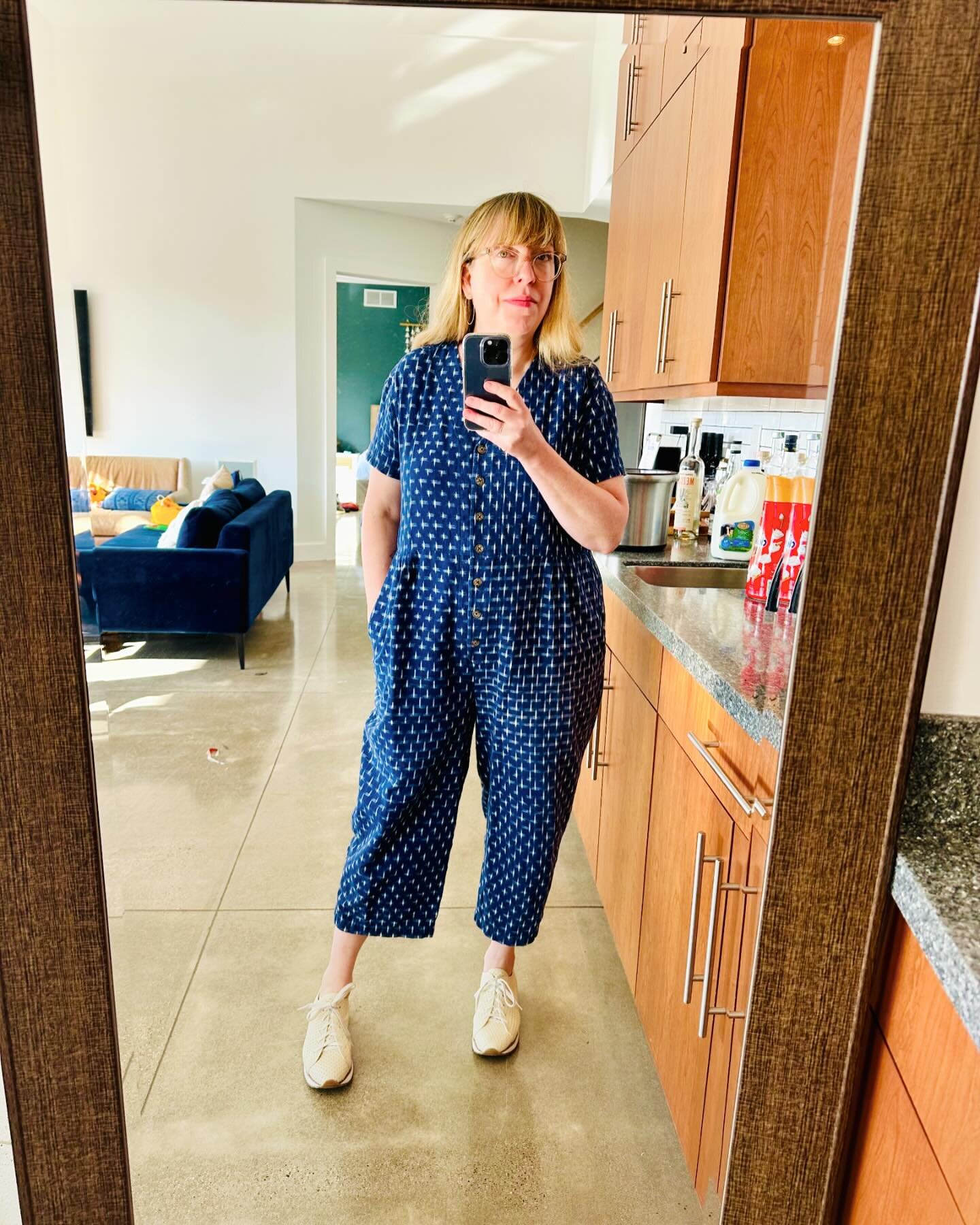 Day three of the Laura &amp; Allyson retreat! Wearing an old and heavily worn @ready_to_sew Jazz jumpsuit made in ikat from @michaellevinefabrics. All the attendees at the retreat are killing it! 🎉 #landaretreats