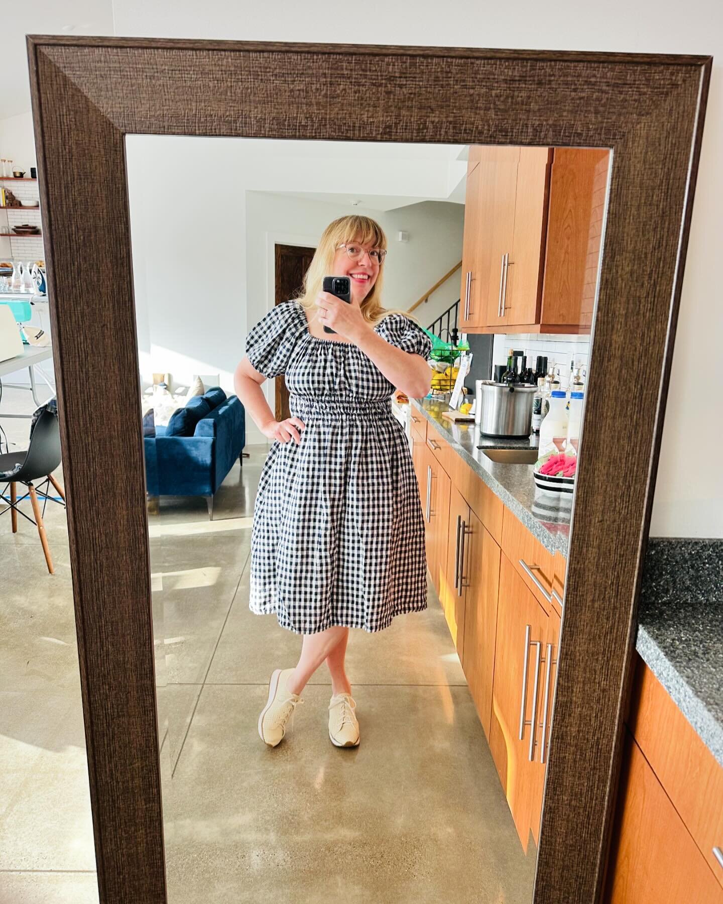 Day 2 of the Laura &amp; Allyson retreat! Wearing my newly finished @silversagapatterns Clara Dress in gingham linen from @wearethefabricstore. I love this dress and if you do too, there are a few spots open in my upcoming workshop! Come make it with