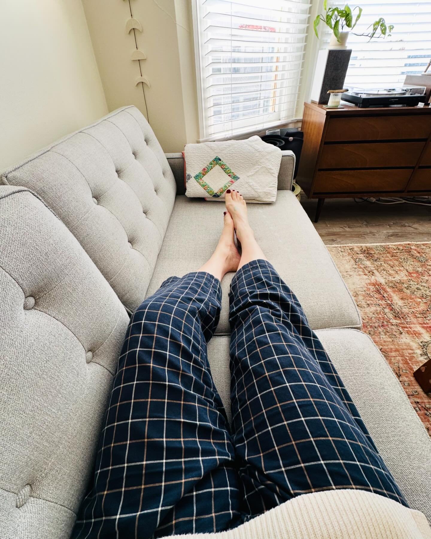 Saturday MMM in the first of my many @annaallenclothing Pomona Pants. I wear these all the time and love them. Fabric was found at @mardensmaine and I think was from @robertkaufman originally. 
#mmm
#memademay
#memademay2024