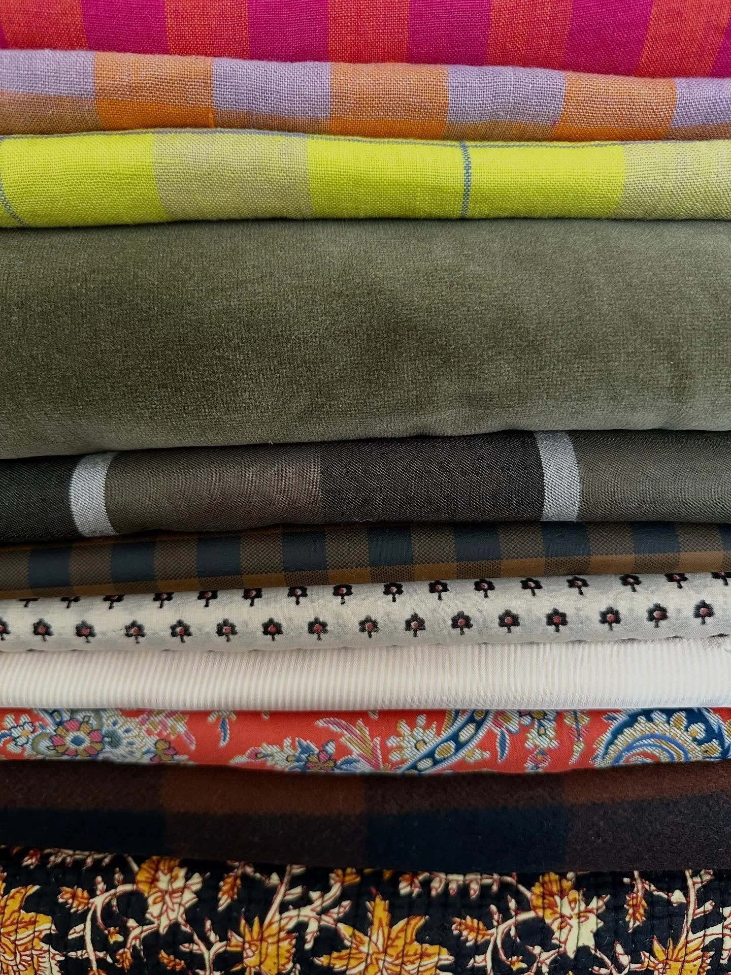 Who wants to see the fabric (and buttons) I got while in Europe?! 🙋🏼&zwj;♀️ I was away for 5 weeks, and visited Paris, Liberty, and Merchant &amp; Mills, plus some London shops. I tried my best to keep it in check, and I think considering all the p