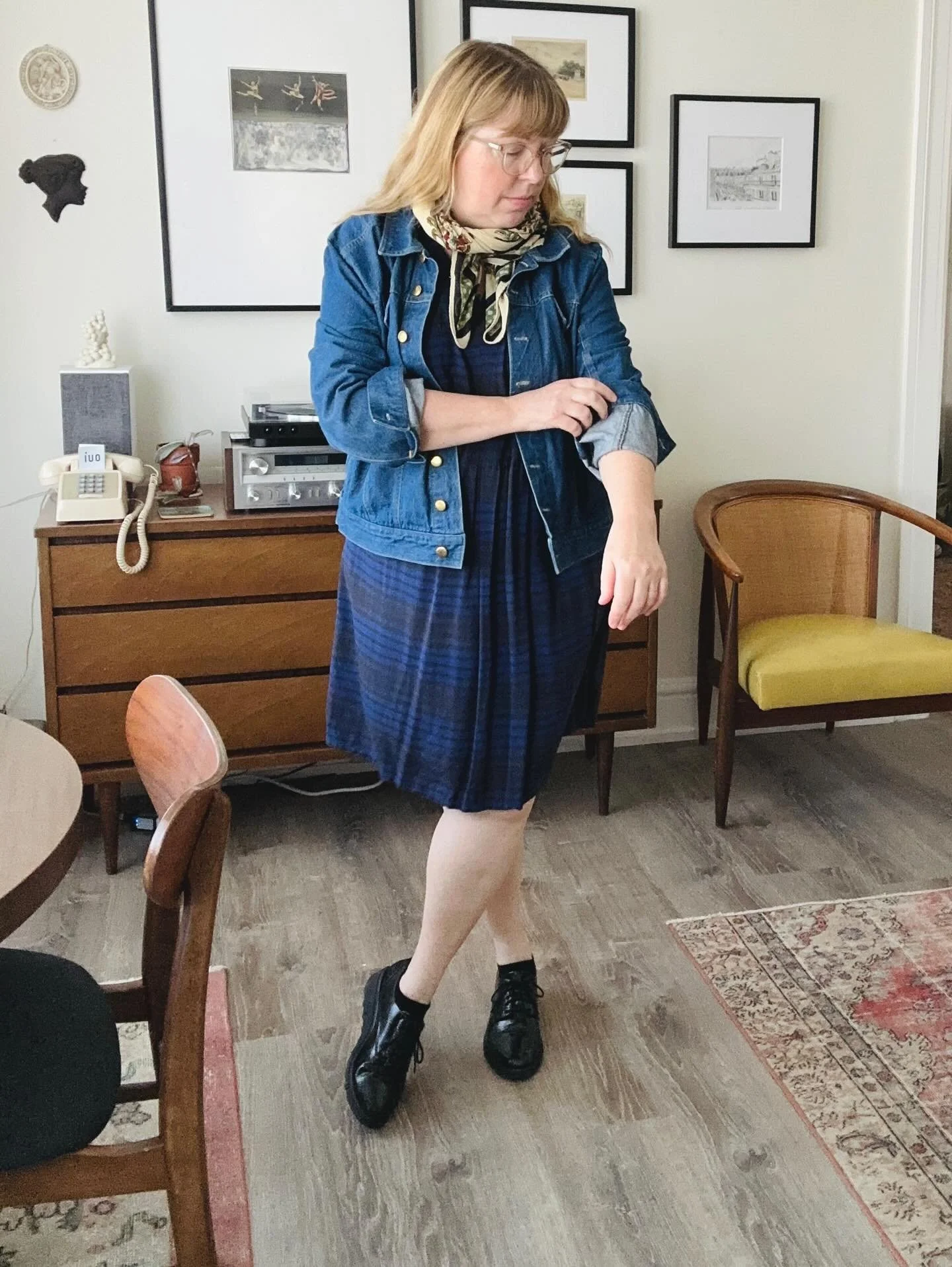 Just saying hi. ✌🏻 It&rsquo;s sunny and 65&deg; in San Francisco today, and I&rsquo;m just doing my best to stay sane in the midst of the crazy. Today I&rsquo;m wearing an old @merchantandmills factory dress with a gathered skirt, sewn in @workrooms