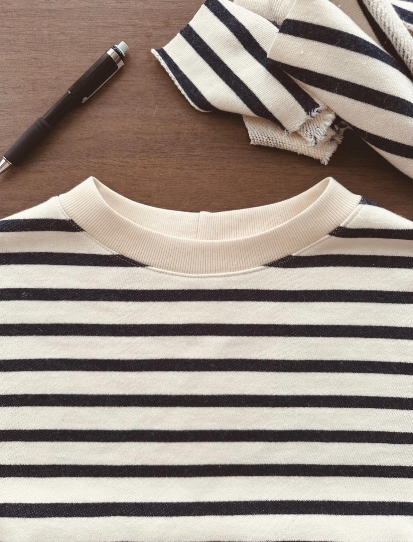 The first of many @merchantandmills Sidney Sweatshirts, sewn up in @amourvert deadstock I got ages ago at @stonemountainfabric. Ribbing was bought at @lyricalfabrics where they have SO many options. Did you grab a spot in the Sidney one-day workshop?