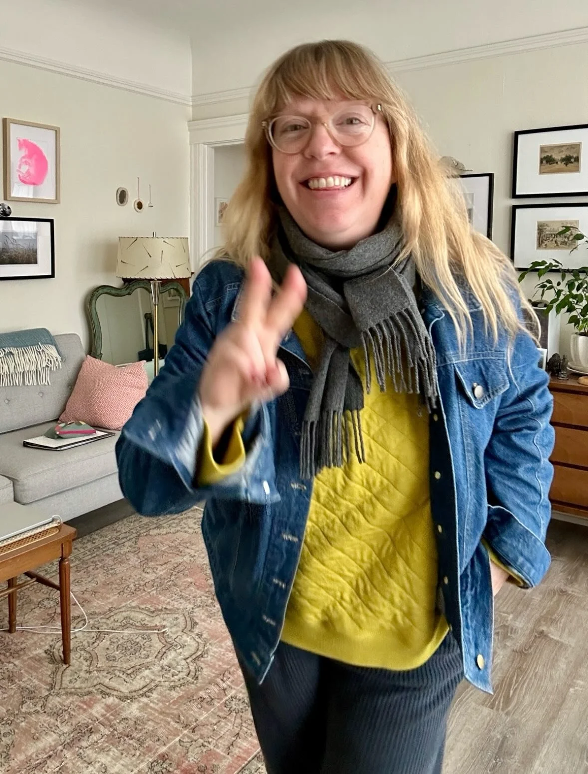 Me made May Day 2 is a slightly less glamorous day, as I head out to the dentist, then have a cozy day at home. Wearing my new favorite @merchantandmills Sidney Sweatshirt and @truebias Hudson Joggers, both sewn in knits from @lyricalfabrics. Topped 