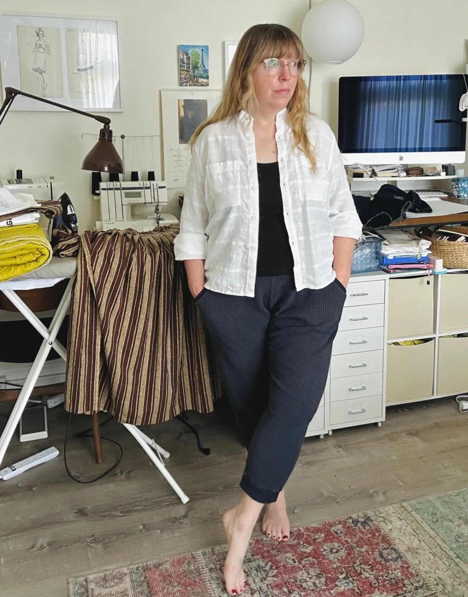 It&rsquo;s a glorious work from home me made May day today, so I&rsquo;m dressed uber casual. Wearing my Dune tank (pattern in the shop) and the @truebias Hudson joggers, both made with knits from @lyricalfabrics. I&rsquo;m topping it off with a coll