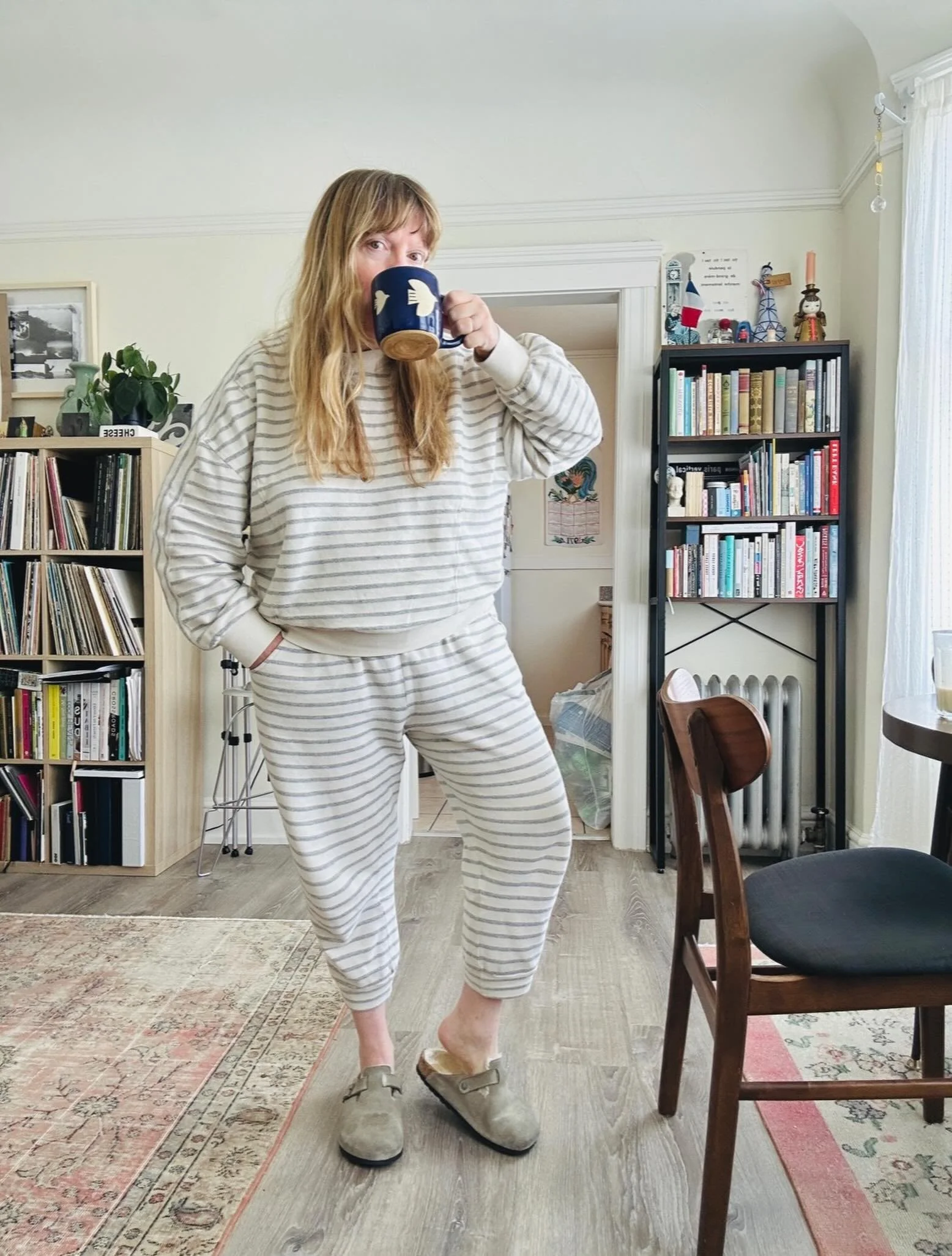 Starting the long weekend in lounge mode for me made May. Wearing another pair of @truebias Hudson joggers and the @fibremood Lara sweatshirt, both sewn in French terry and ribbing from @lyricalfabrics. Happy long weekend to you! 🥂