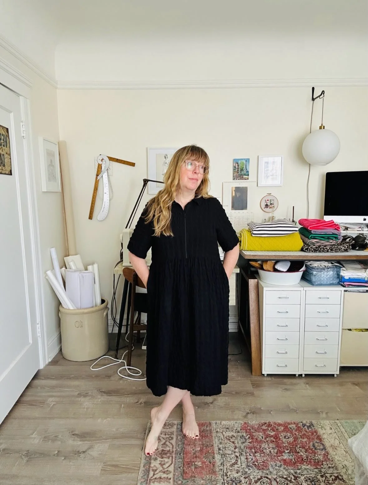 Opting for chic and comfy for my second to last day of school teaching! Nearly done with me made May as well yay! Wearing the previously seen @fabricgodmother Aspen Dress in black seersucker from @stonemountainfabric. I did have on cute shoes and a c