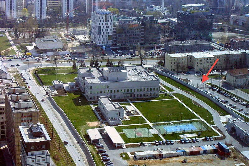 Former area of Marsala Tito Barracks nowadays with the US Embassy of Bosnia Herzegovina and its security wall blocking the area from the city of Sarajevo. Arrow marks the camera position from 2008, Was bleibt I Sta Osaje I What remains Photo: Brian Eager, via Wikipedia Commons