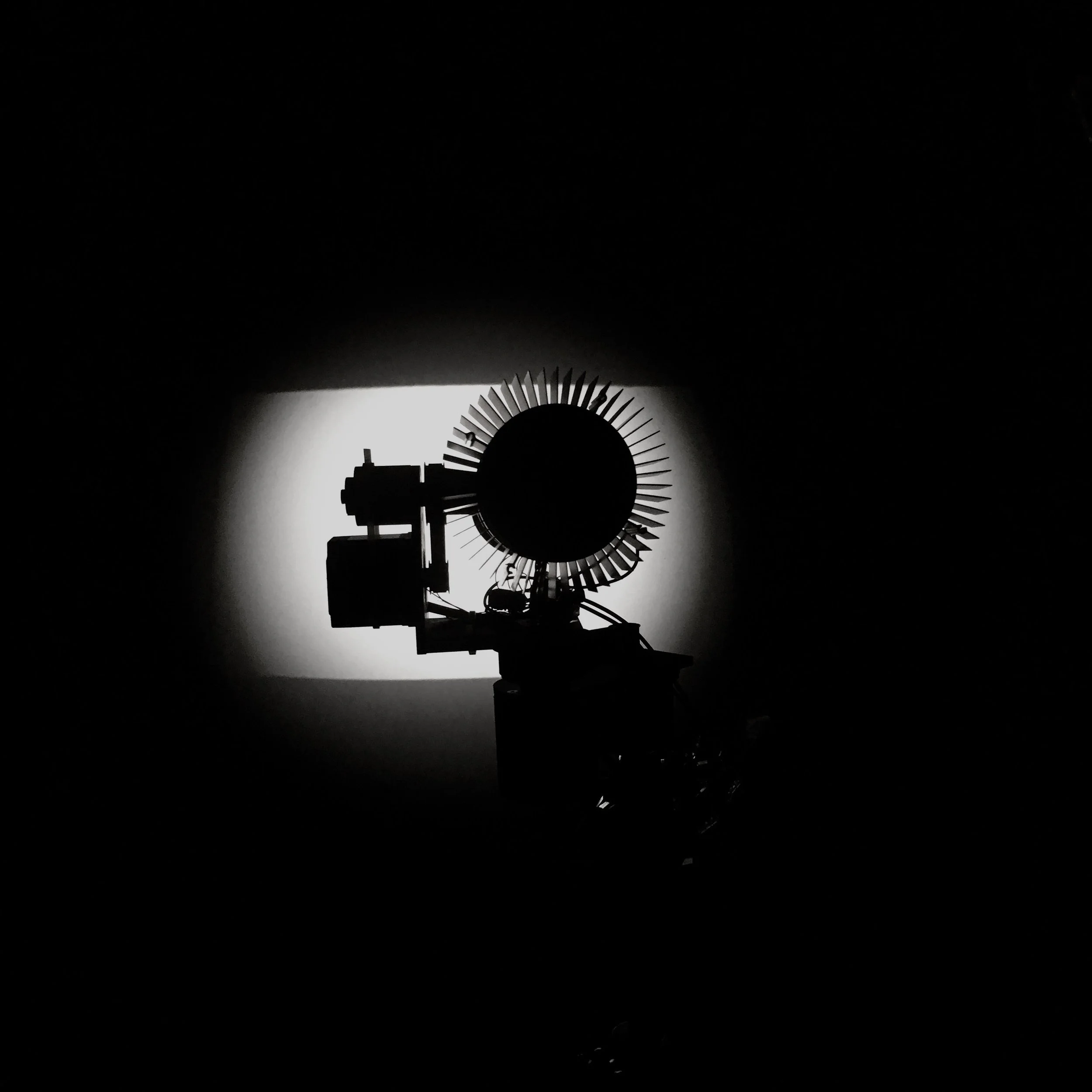 The light projecting motion-control-system „CYST“ as part of Can’t You See Them / POV by Clarissa Thieme