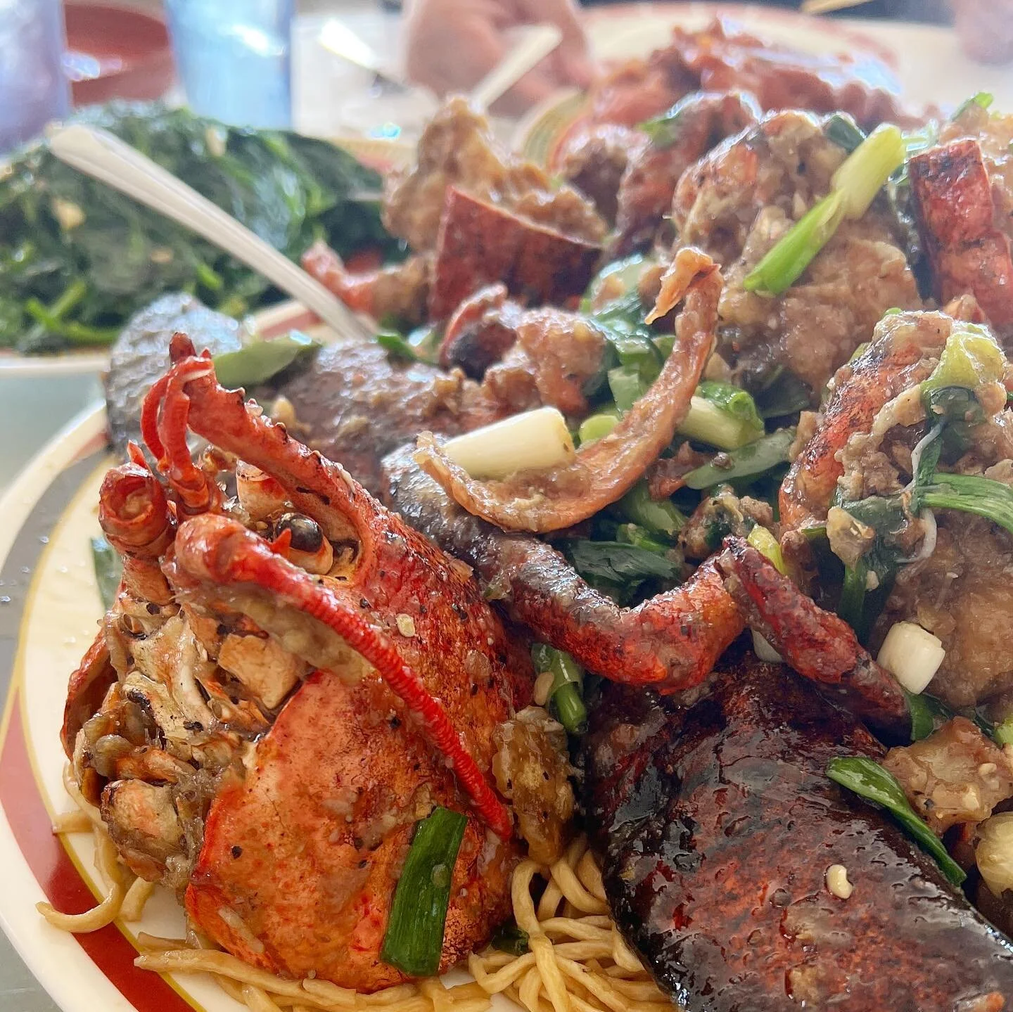 Creating a core memory with the hubs at Newport Seafood. 
.
.
.
.
.
#newportseafood #lobster #lobsternoodles #kingpaoscallops #walnutshrimp #pekingporkchop #garlicpeasprouts #canhchua #greenlipmussels #vietnoms #vietnamesefood #chinesefood #seafood #
