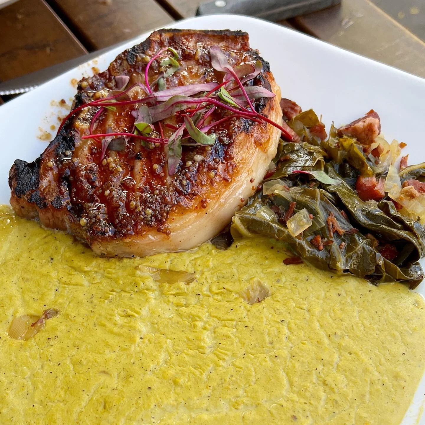 This dry aged pork chop was cooked to perfection and the roasted corn pur&eacute;e was like nothing I&rsquo;ve ever had before! 
.
.
.
.
.

#durocporkchop #applemustardglaze #bacon #collardgreens #jalapeno #roastedcornpuree #itscorn #itsgotthejuice #