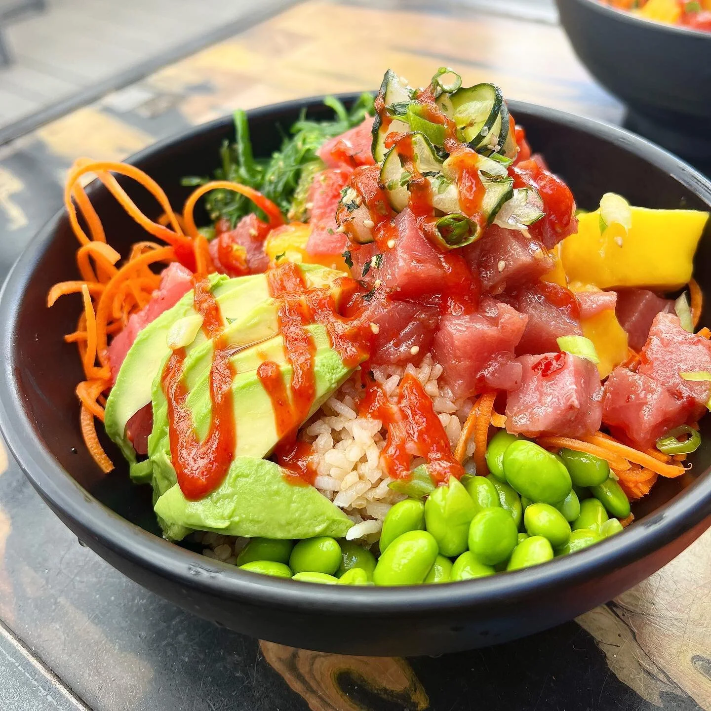 There&rsquo;s not much that beats a beautiful poke bowl on a patio on a sunny fall afternoon. 
.
.
.
.
.
#poke #pokebowl #seafood #hawaiianfood #ricebowl #avocado #mango #edamame #ahituna #sushi #freshfood #durangoeats #eatercolorado #avalanchebowls 