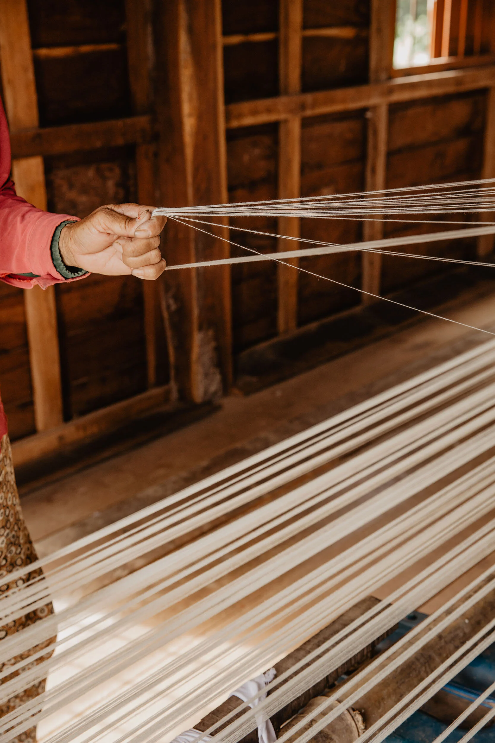 setting up a weaving loom