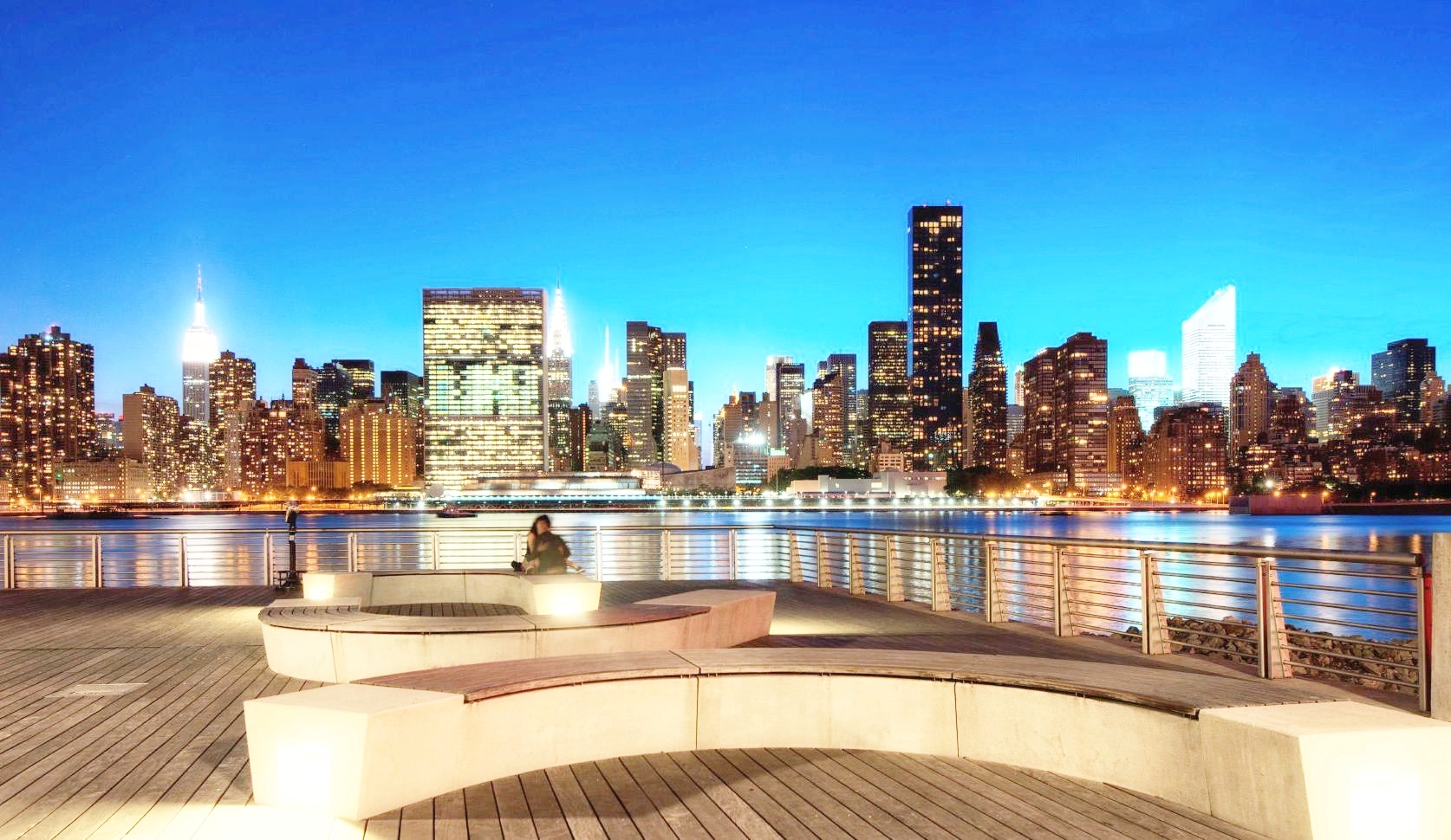 The Best Spot to Photograph Manhattan Skyline – from Queens
