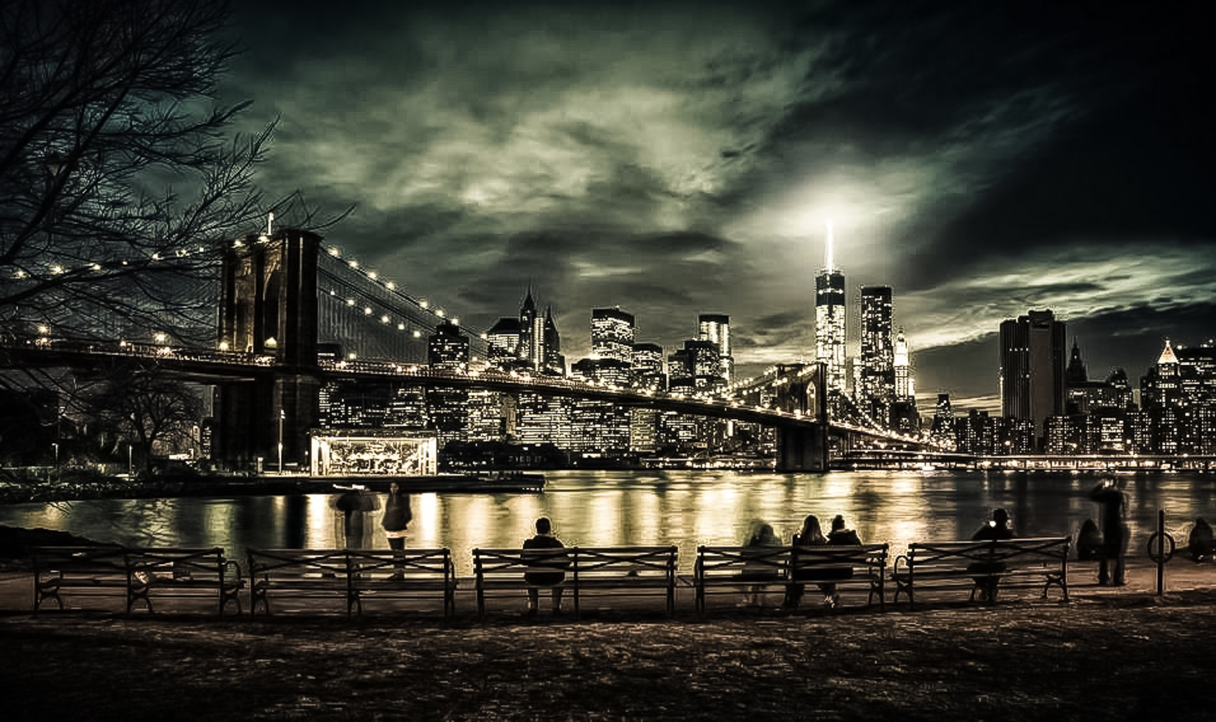THE BROOKLYN BRIDE SEEN FROM DUMBO. JANE'S CAROUSEL (LEFT) AND FREEDOM TOWER (RIGHT). PHOTO: @LUCASCOMPAN