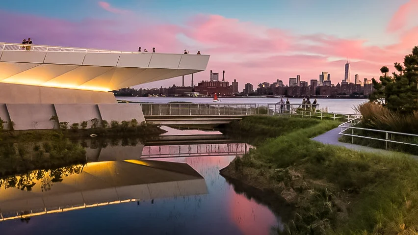 at the very end of this park, you will see greenpoint, brooklyn. photo: @Lucascompan
