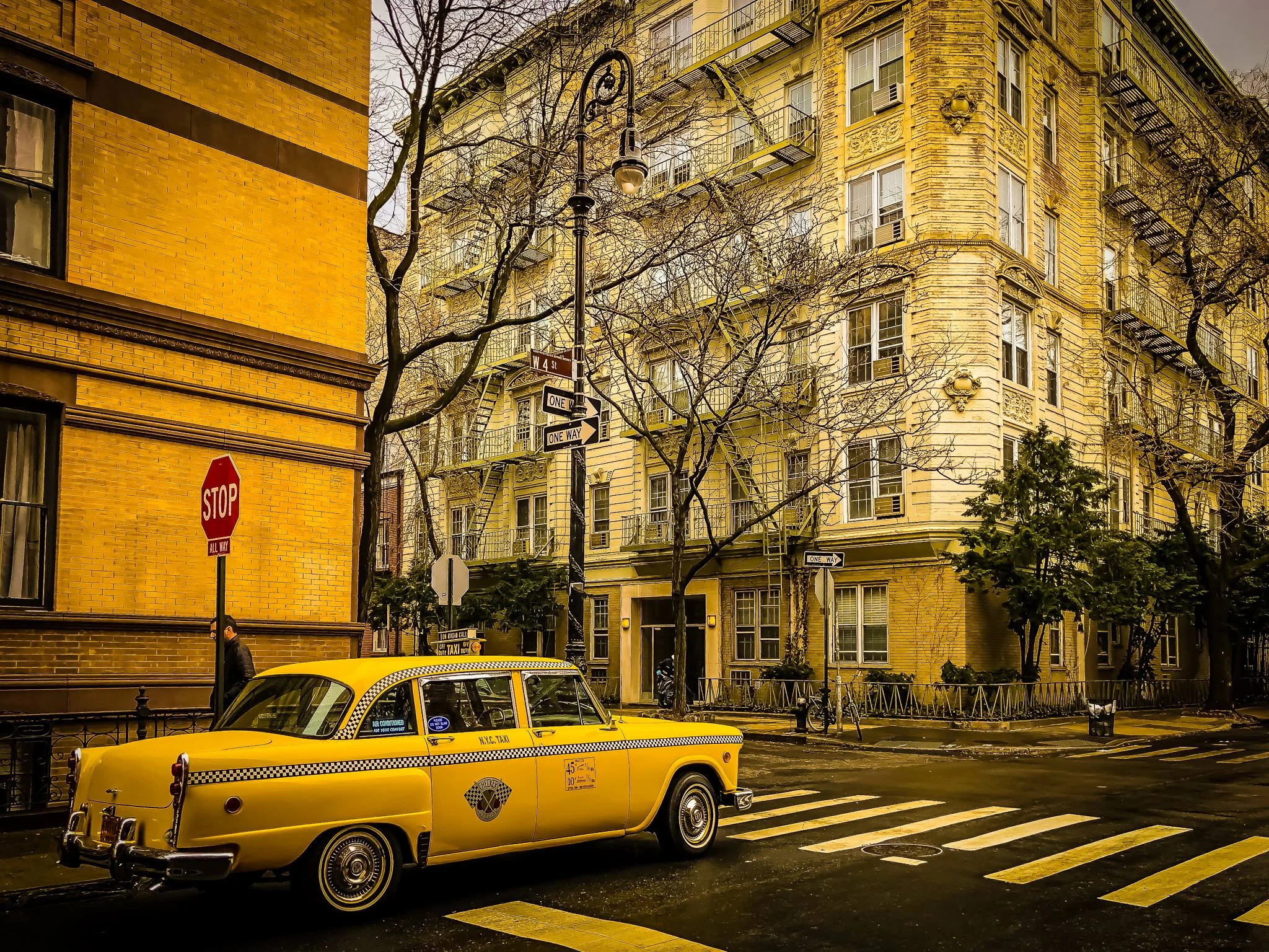 a checker taxicab from the 1980s in greenwich village in 2019. Photo @lucascompan