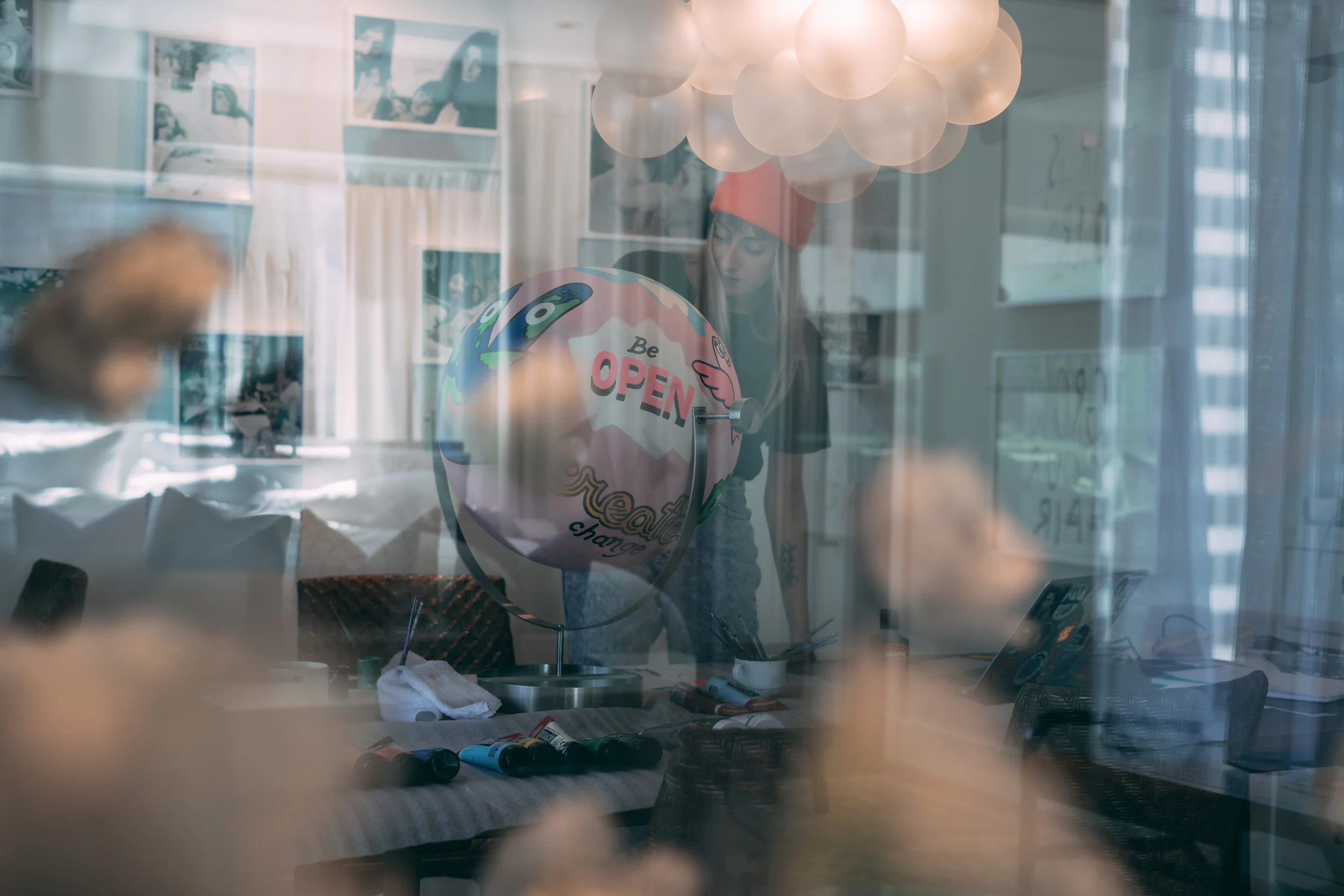 LABODECO+MASSIVART+GLOBE+PAIX+FAIRMONT+PONY+PONY+FABRICATION2.jpg