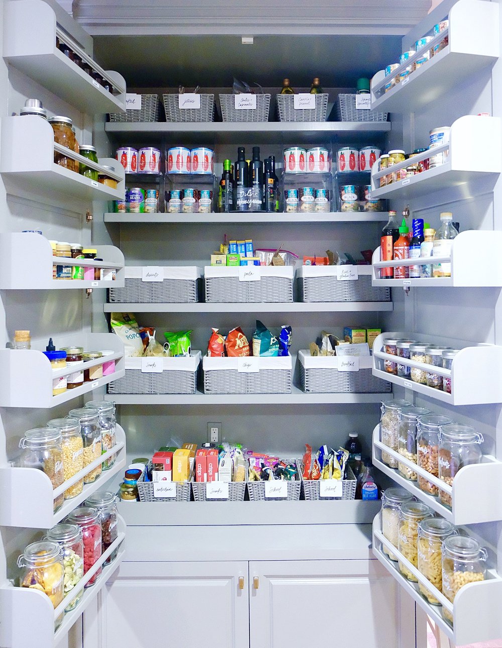  Gwyneth Paltrow’s pantry by The Home Edit 