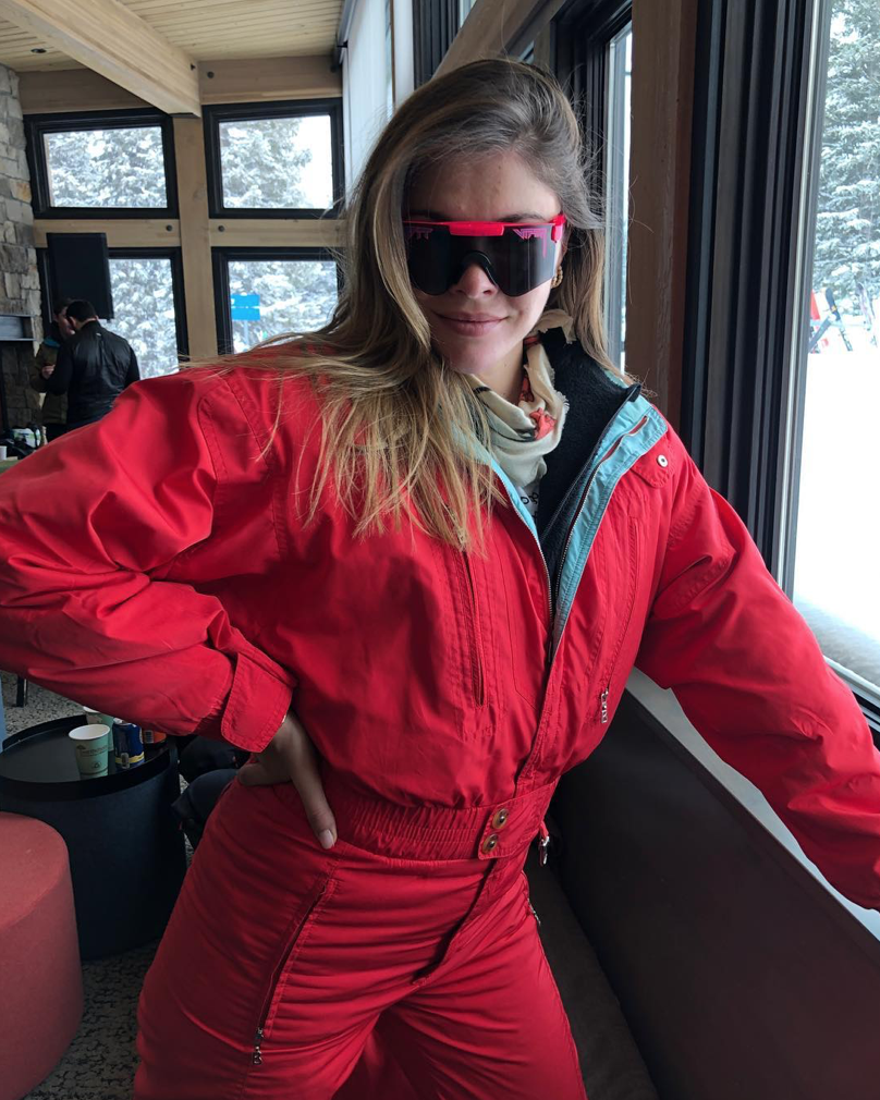  Emily Weiss, founder of Glossier rocking the ski outfit  