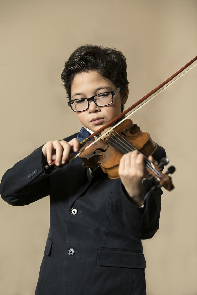 GIAM03_YOUNG_VIOLINIST.jpg