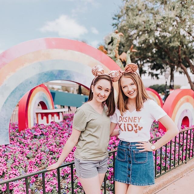 put a finger down if one time when you were 15 👶🏼 you were at disney &amp; you saw @shellyautumn94 in frontierland 🤠 &amp; you followed her on instagram so you didn&rsquo;t know if you should say hi or not because she was with her friends &amp; yo