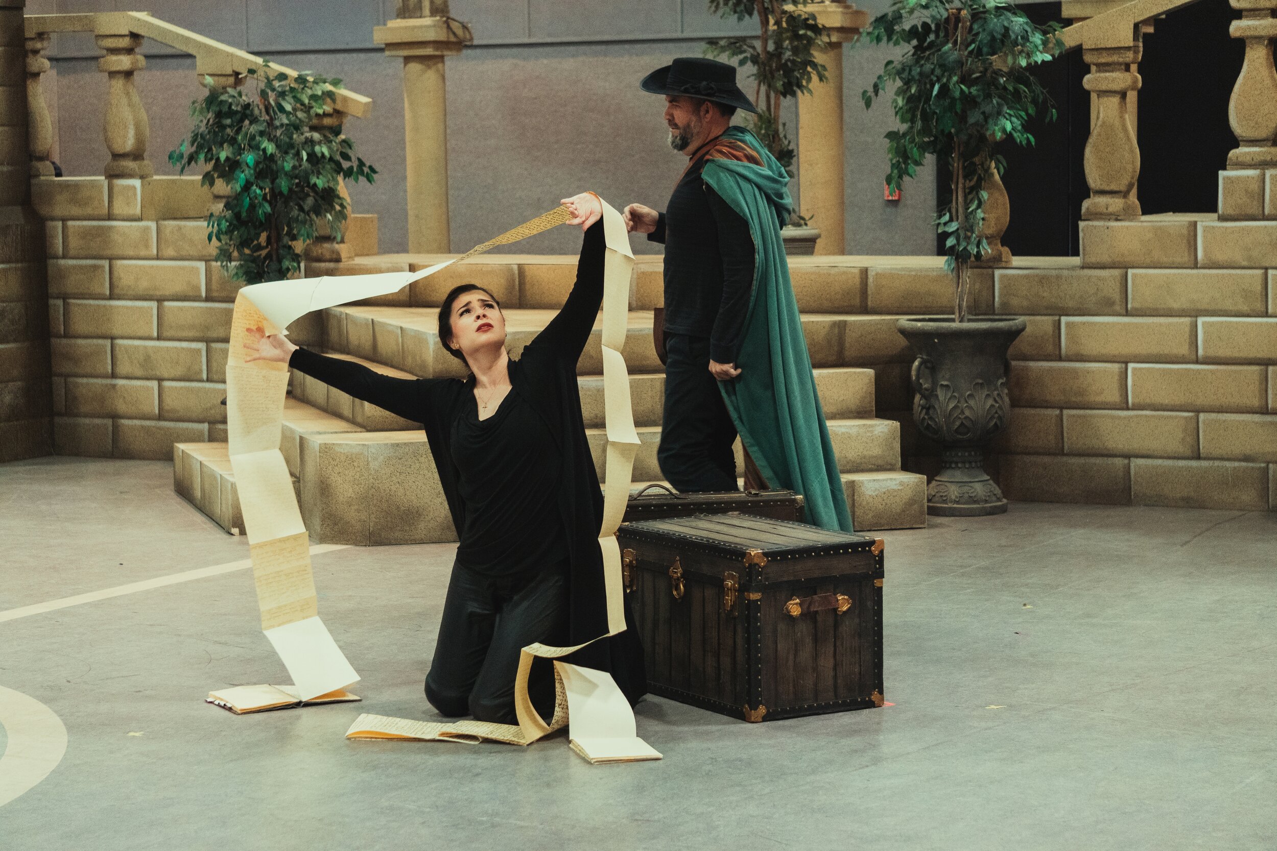  Donata Cucinotta as Donna Elvira (front); Torlef Borsting as Leporello (rear)  Photo courtesy of Benjamin Werley 